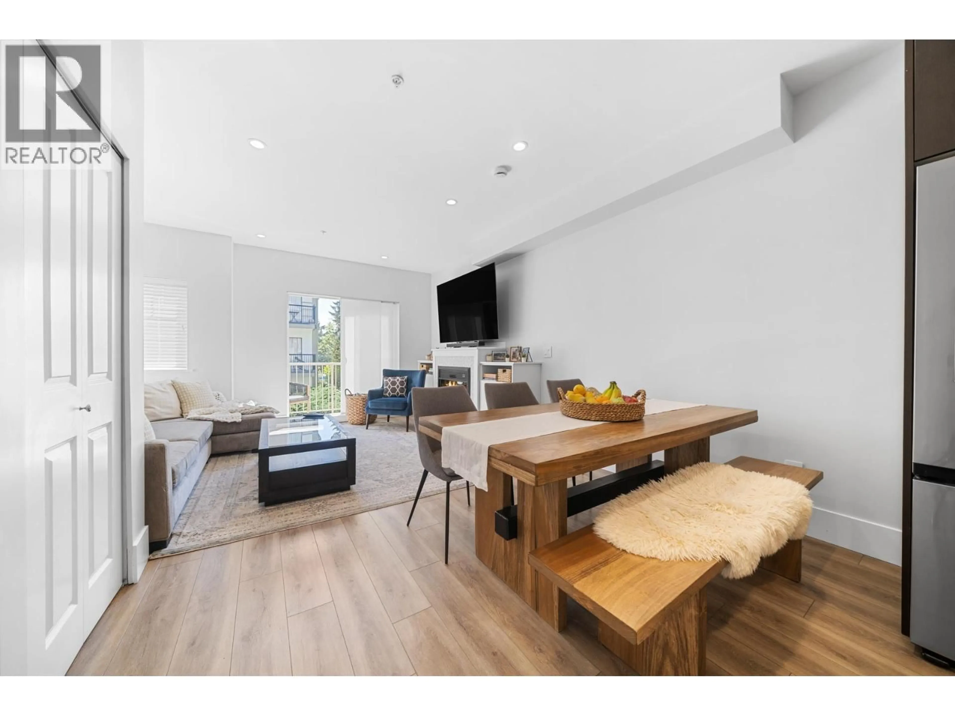 Unknown for 223 - 368 ELLESMERE AVENUE, Burnaby British Columbia V5B3S9