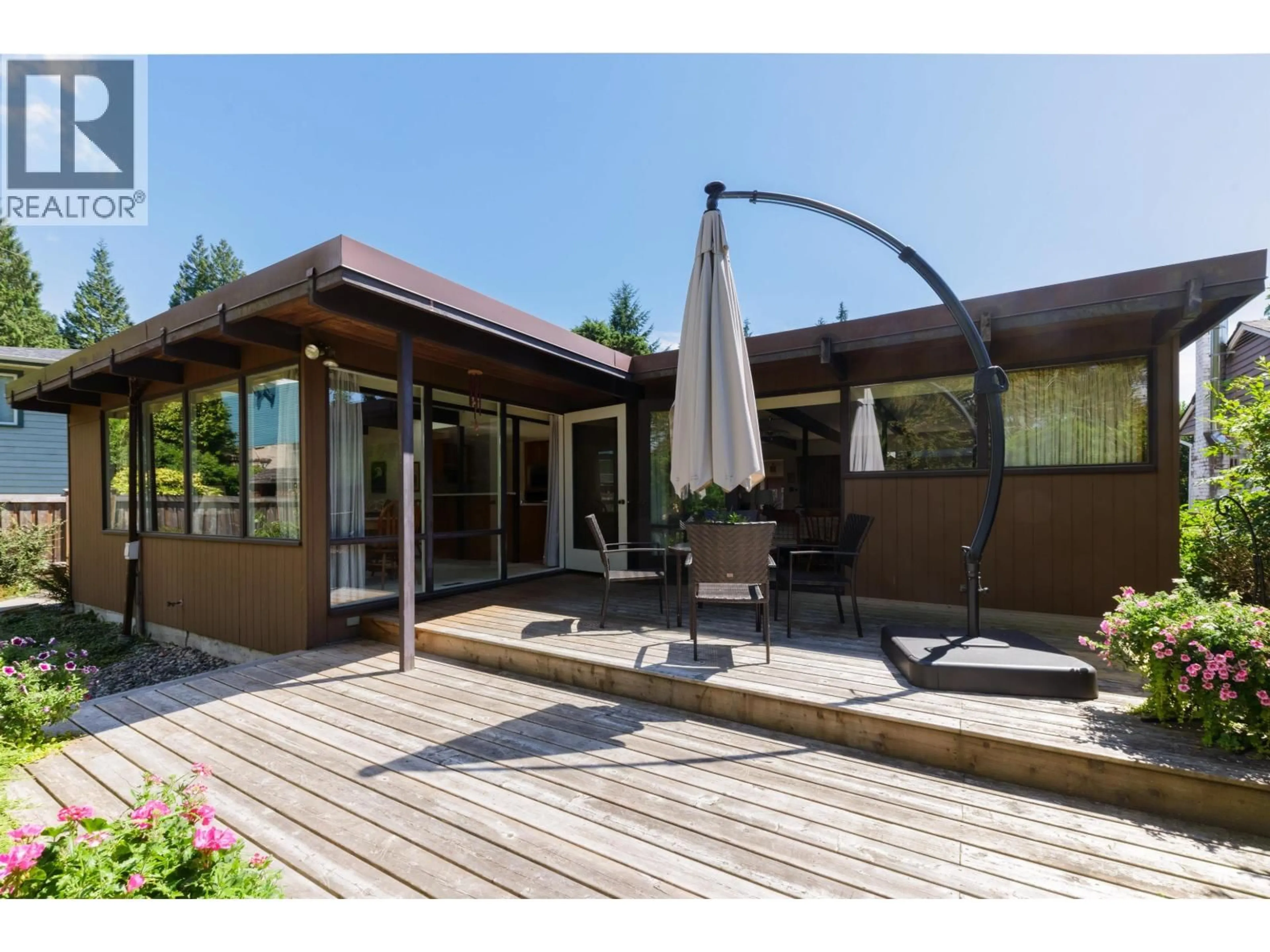 Patio, street for 4568 MARINEVIEW CRESCENT, North Vancouver British Columbia V7R3P2