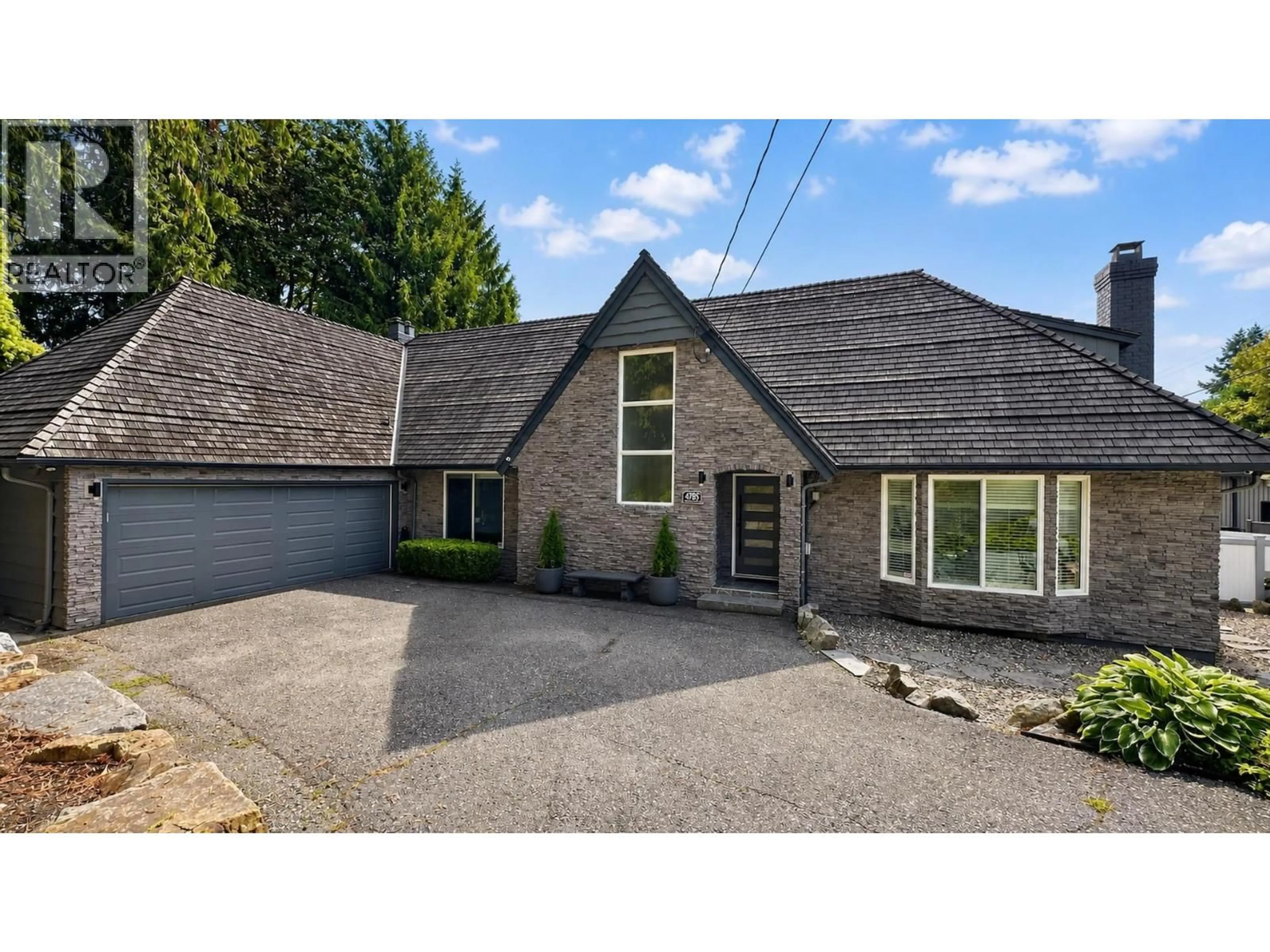 A pic from outside/outdoor area/front of a property/back of a property/a pic from drone, street for 4785 ESTEVAN PLACE, West Vancouver British Columbia V7W1H1