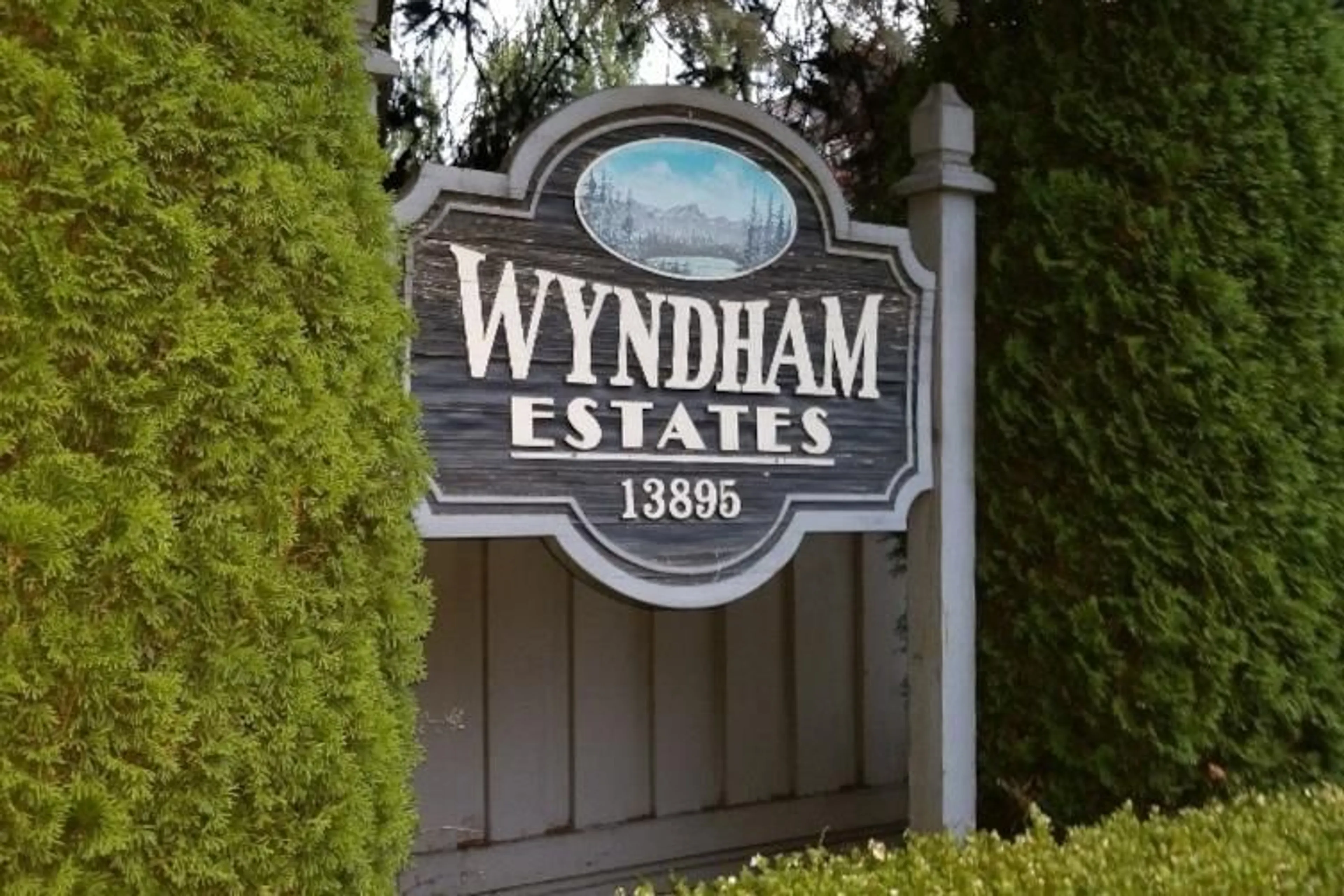Indoor foyer for 225 - 13895 102 AVENUE, Surrey British Columbia V3T1P2
