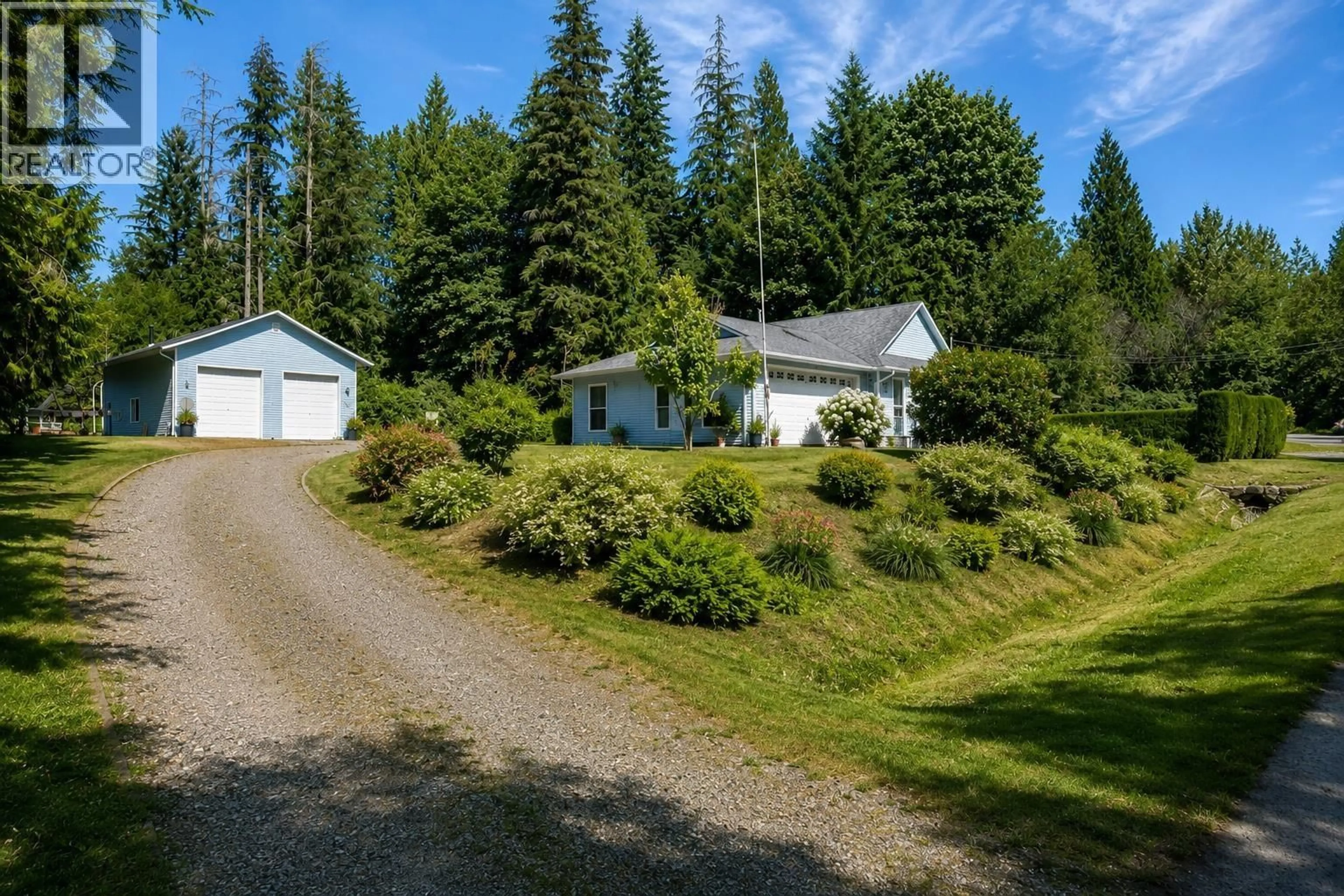 A pic from outside/outdoor area/front of a property/back of a property/a pic from drone, unknown for 25465 HILLAND AVENUE, Maple Ridge British Columbia V4R1G3