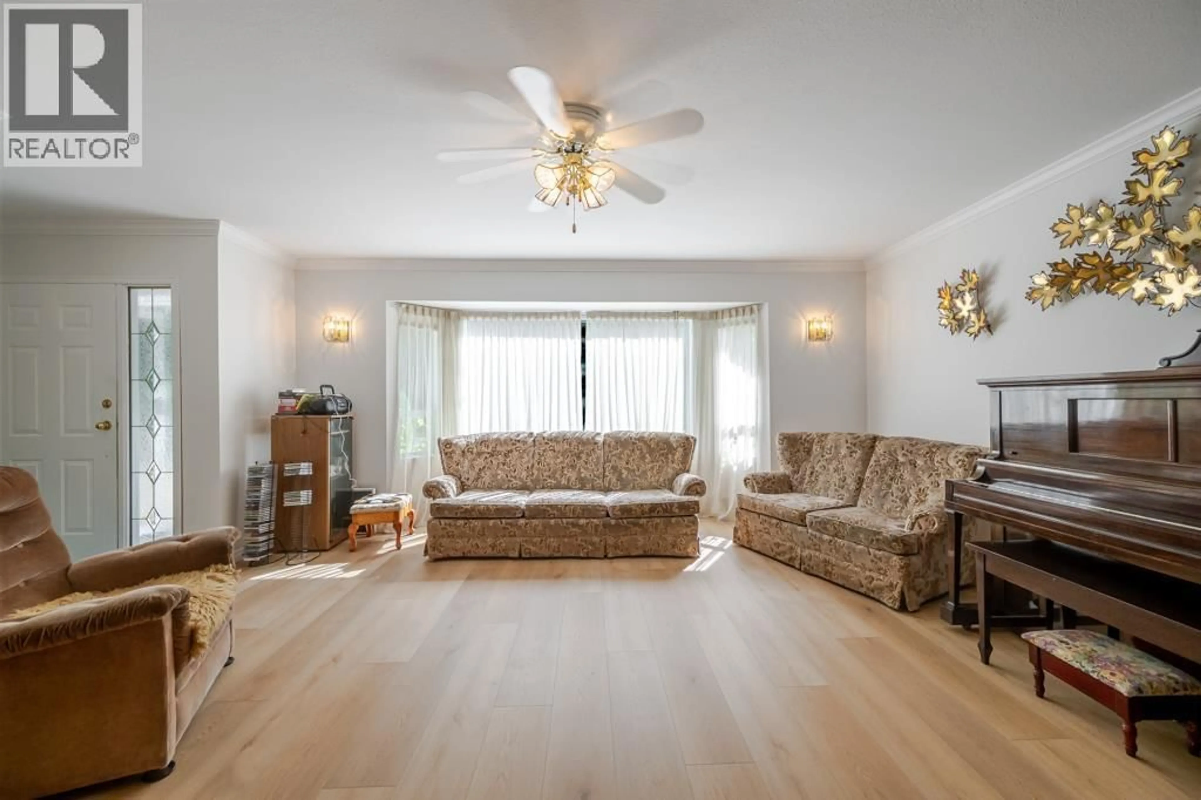 Living room with furniture, unknown for 25465 HILLAND AVENUE, Maple Ridge British Columbia V4R1G3