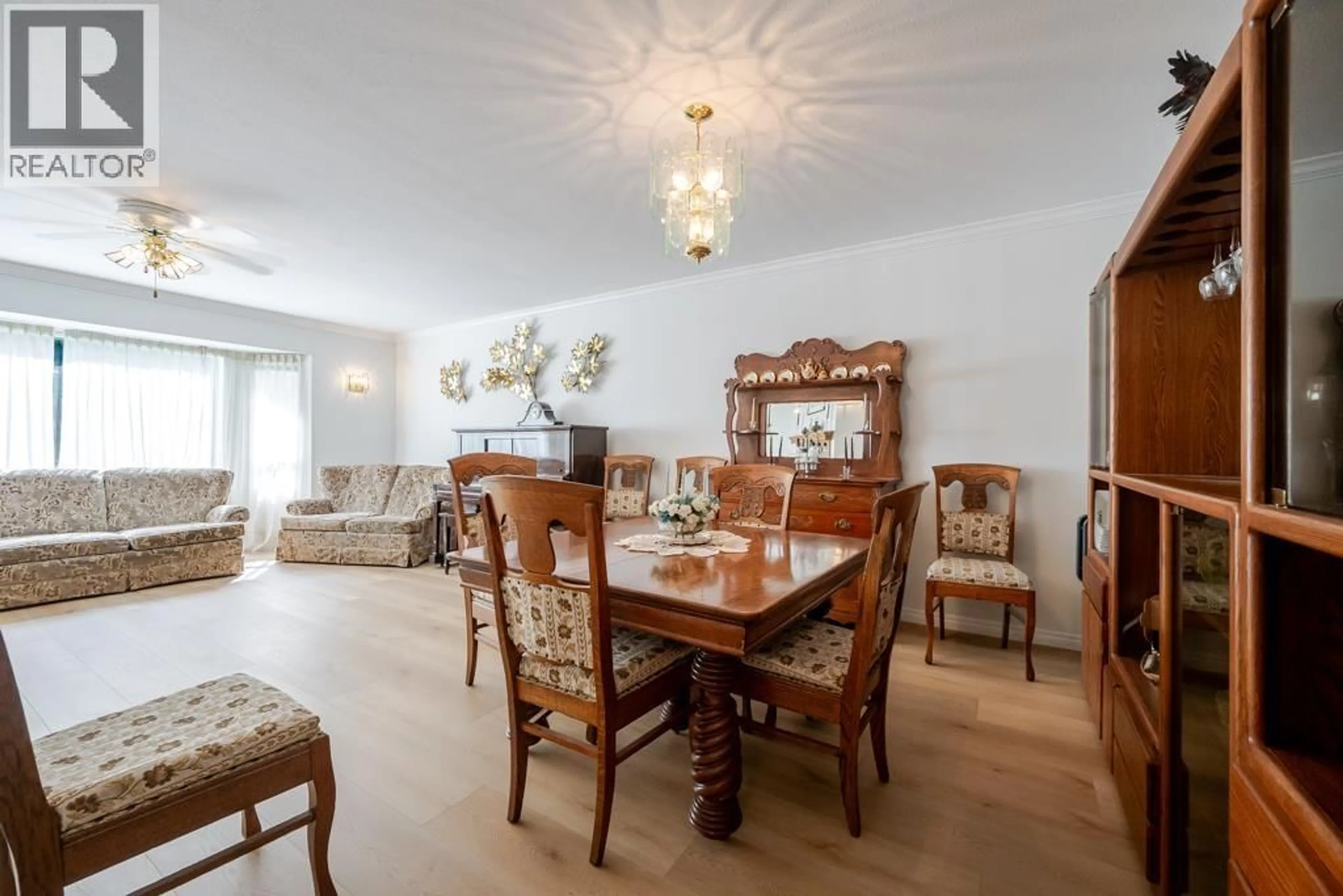 Dining room, wood/laminate floor for 25465 HILLAND AVENUE, Maple Ridge British Columbia V4R1G3