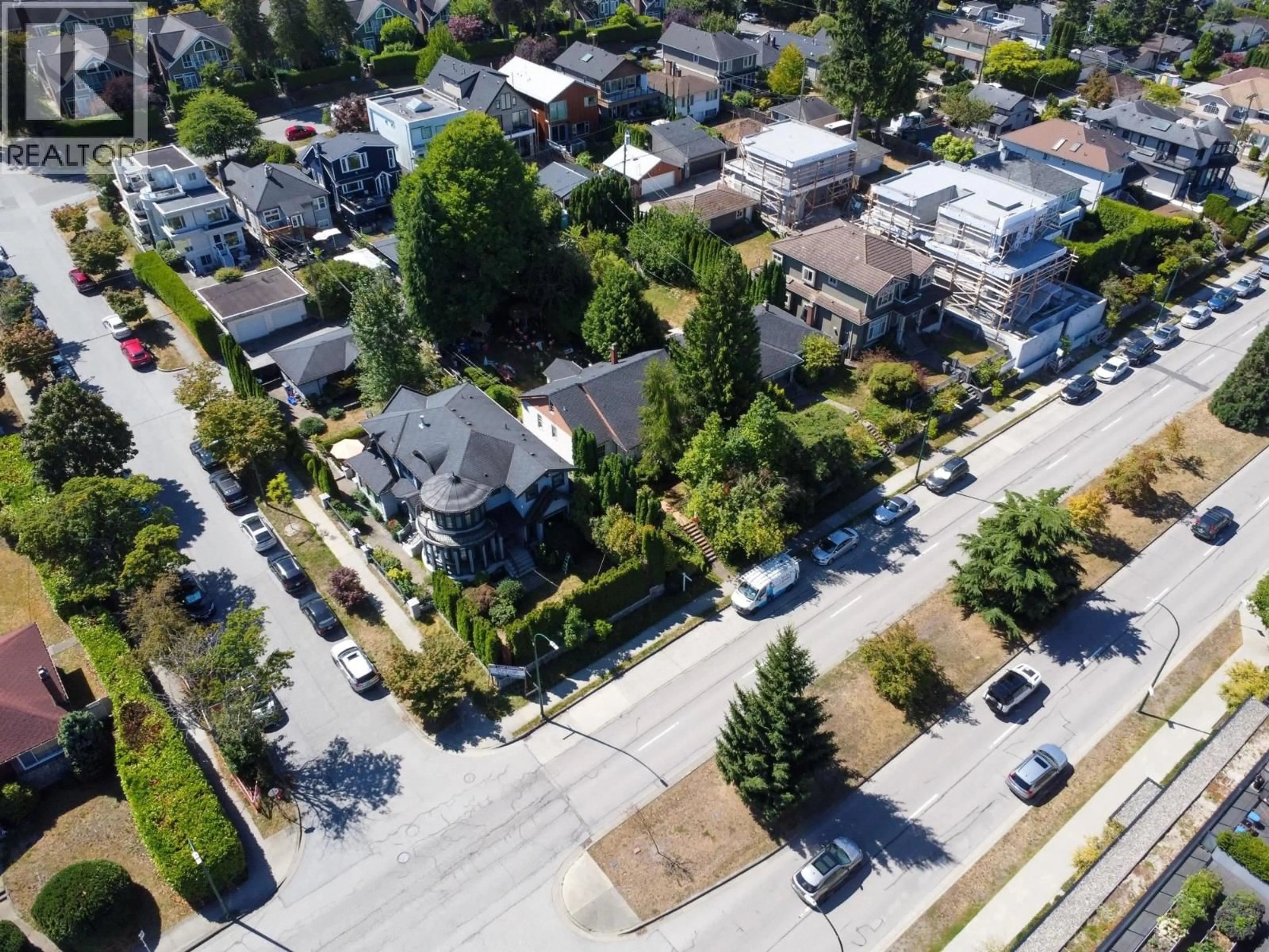 A pic from outside/outdoor area/front of a property/back of a property/a pic from drone, street for 4111 ASH STREET, Vancouver British Columbia V5Z2C5
