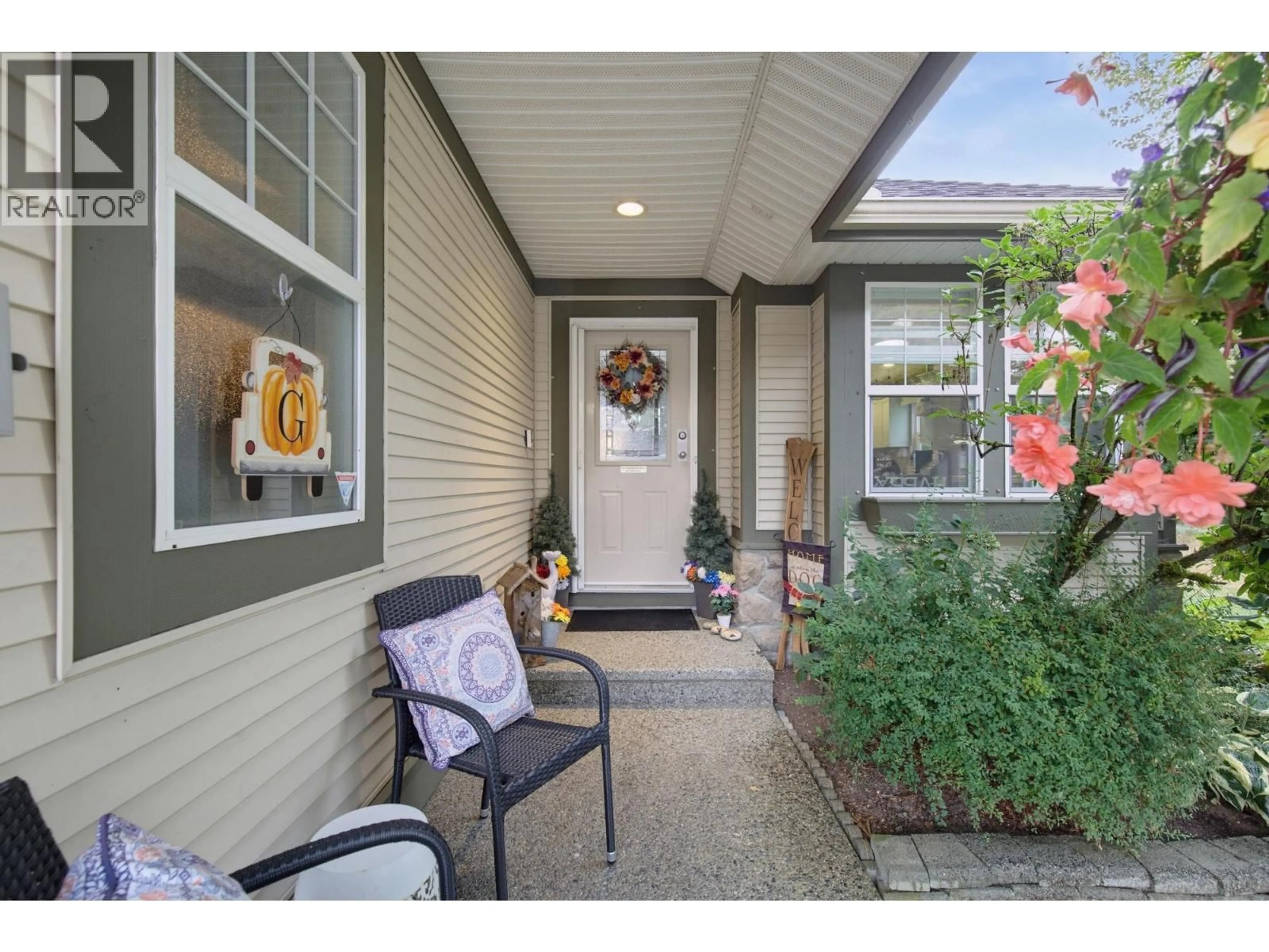 Indoor entryway for 14 - 23281 KANAKA WAY, Maple Ridge British Columbia V2W1Z2