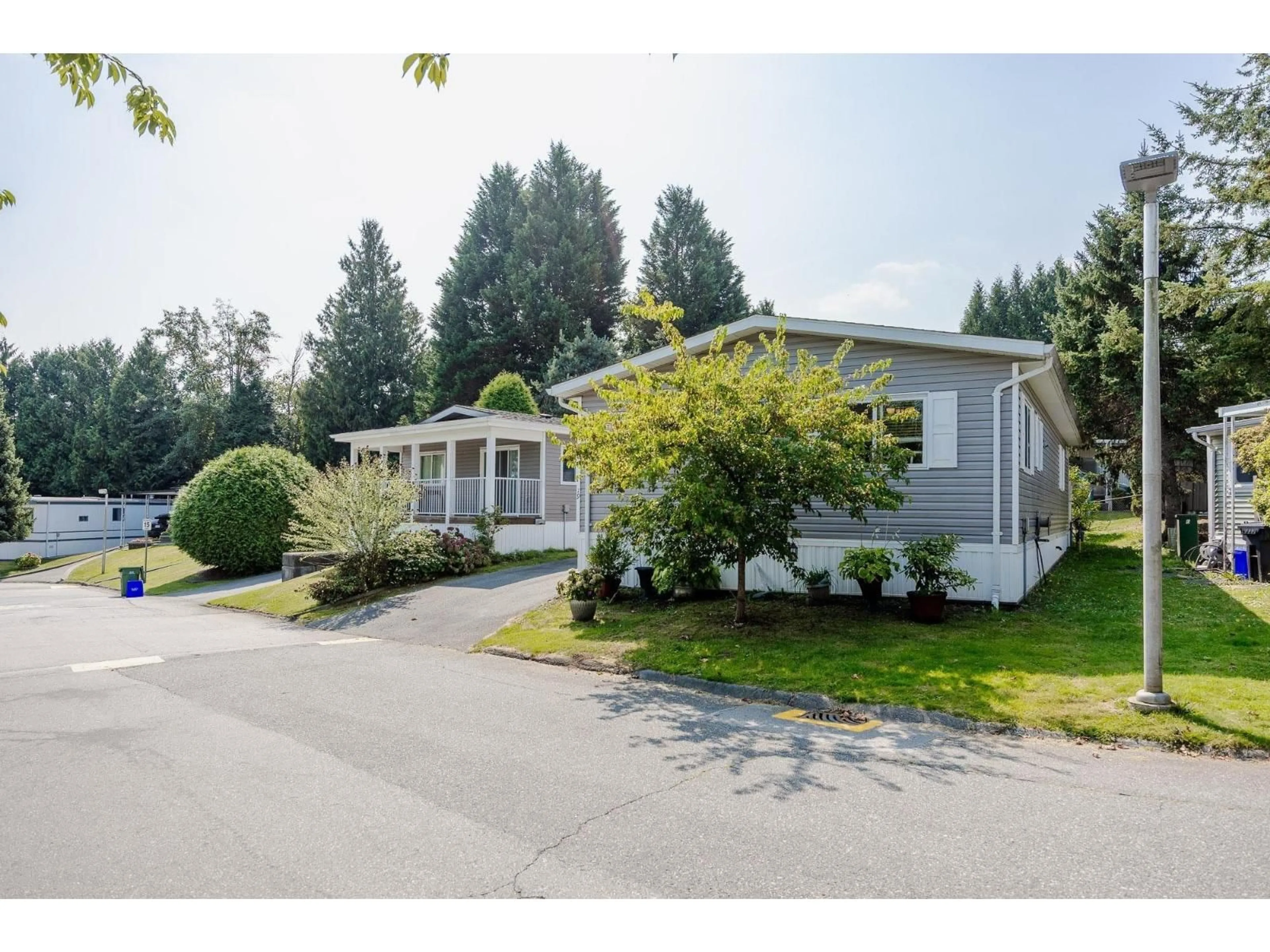 Home with vinyl exterior material, street for 19 - 8220 KING GEORGE BOULEVARD, Surrey British Columbia V3W6E1