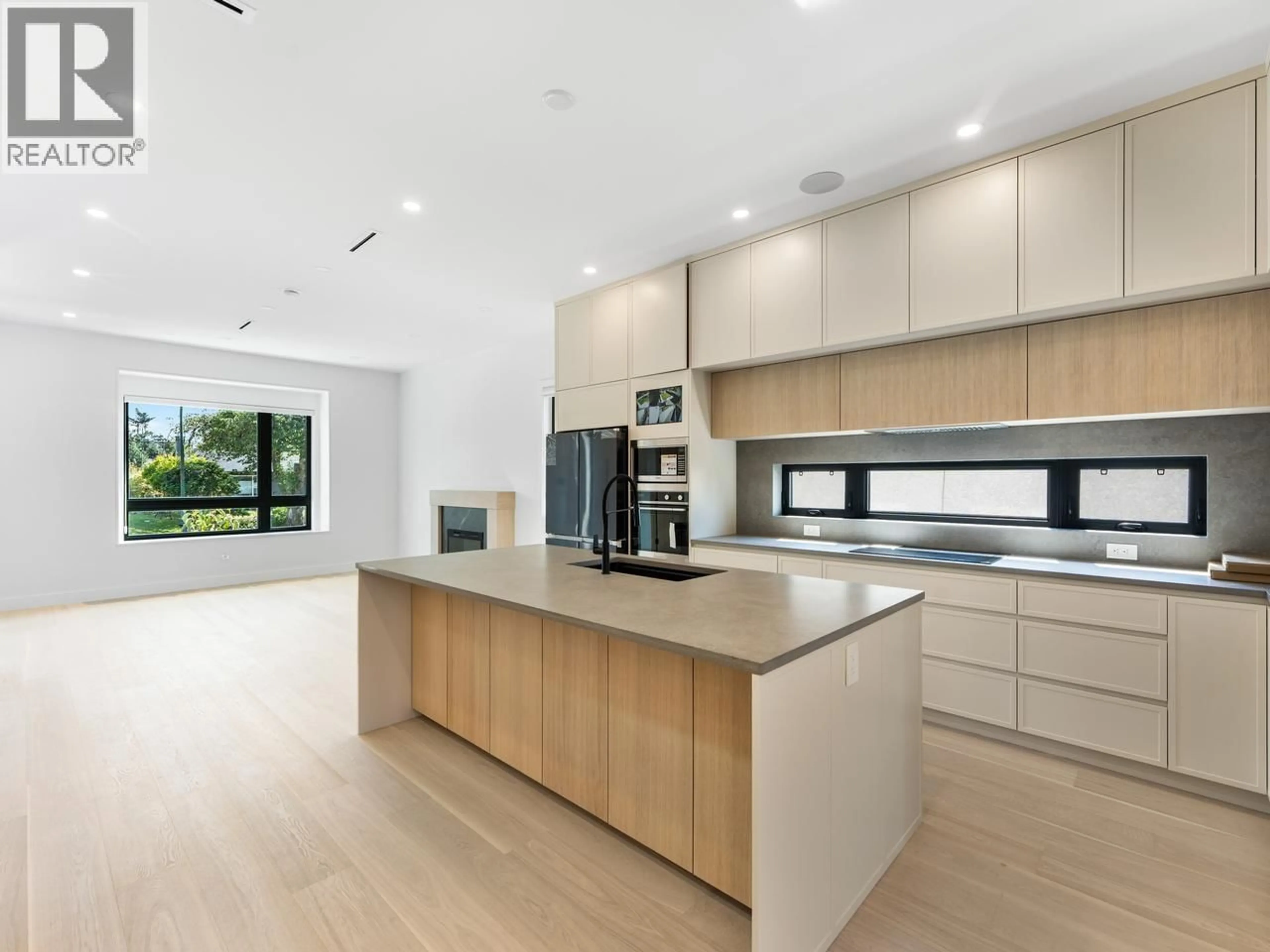 Contemporary kitchen, unknown for 1 - 8633 12TH AVENUE, Burnaby British Columbia V3N2M1