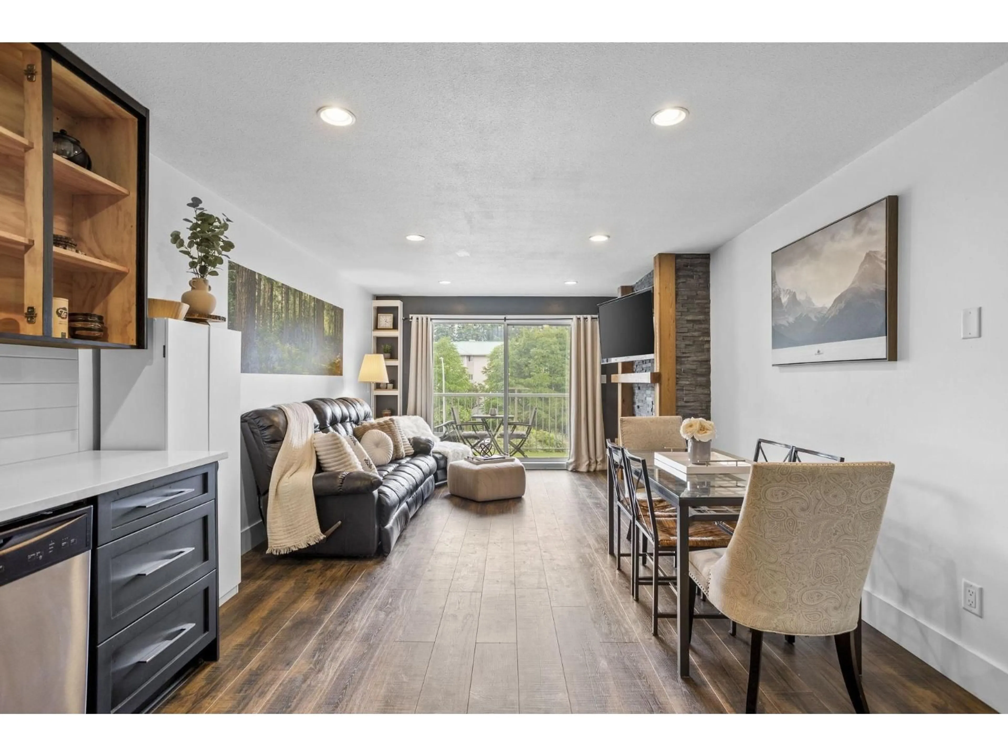 Living room with furniture, wood/laminate floor for 310 - 2780 WARE STREET, Abbotsford British Columbia V2S7C7
