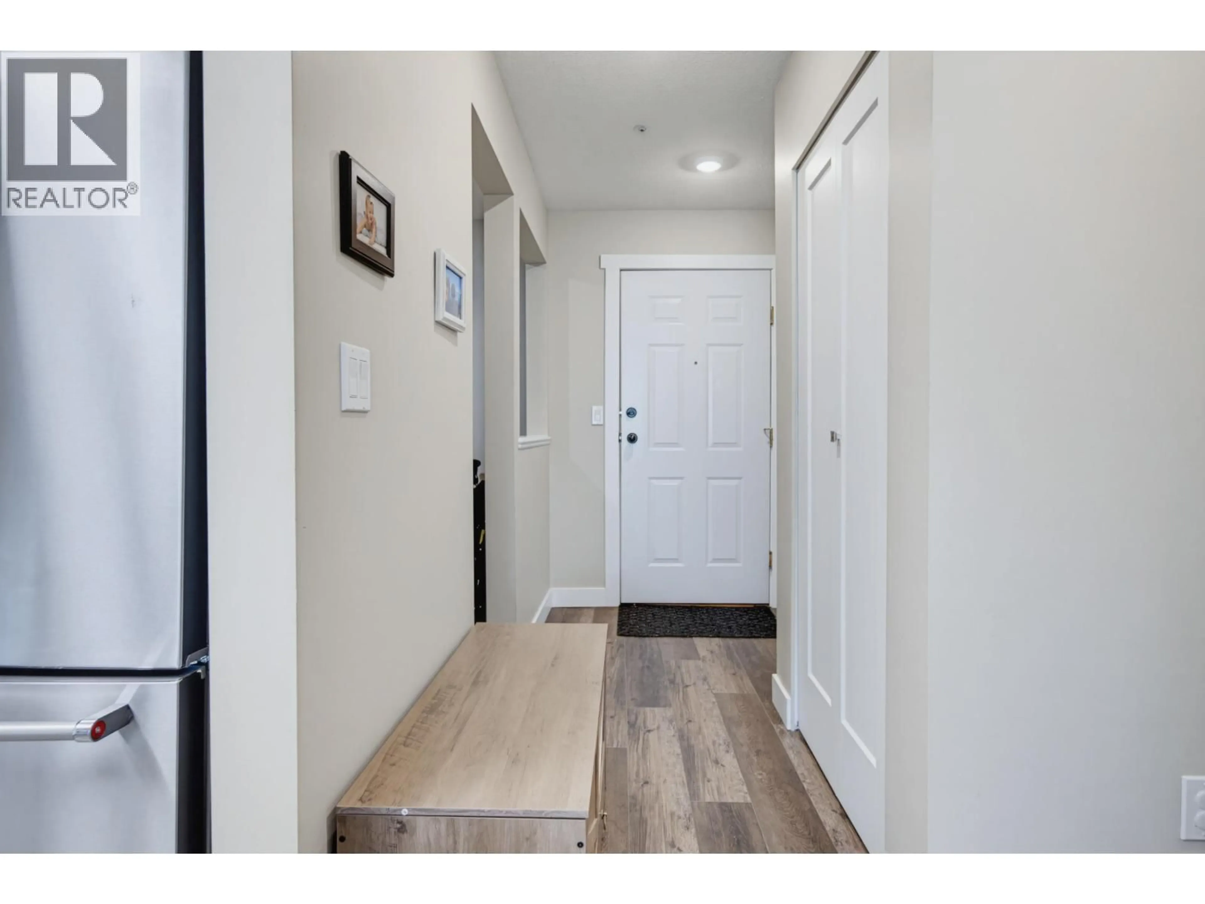 Indoor entryway for 206 - 19131 FORD ROAD, Pitt Meadows British Columbia V3Y2R5