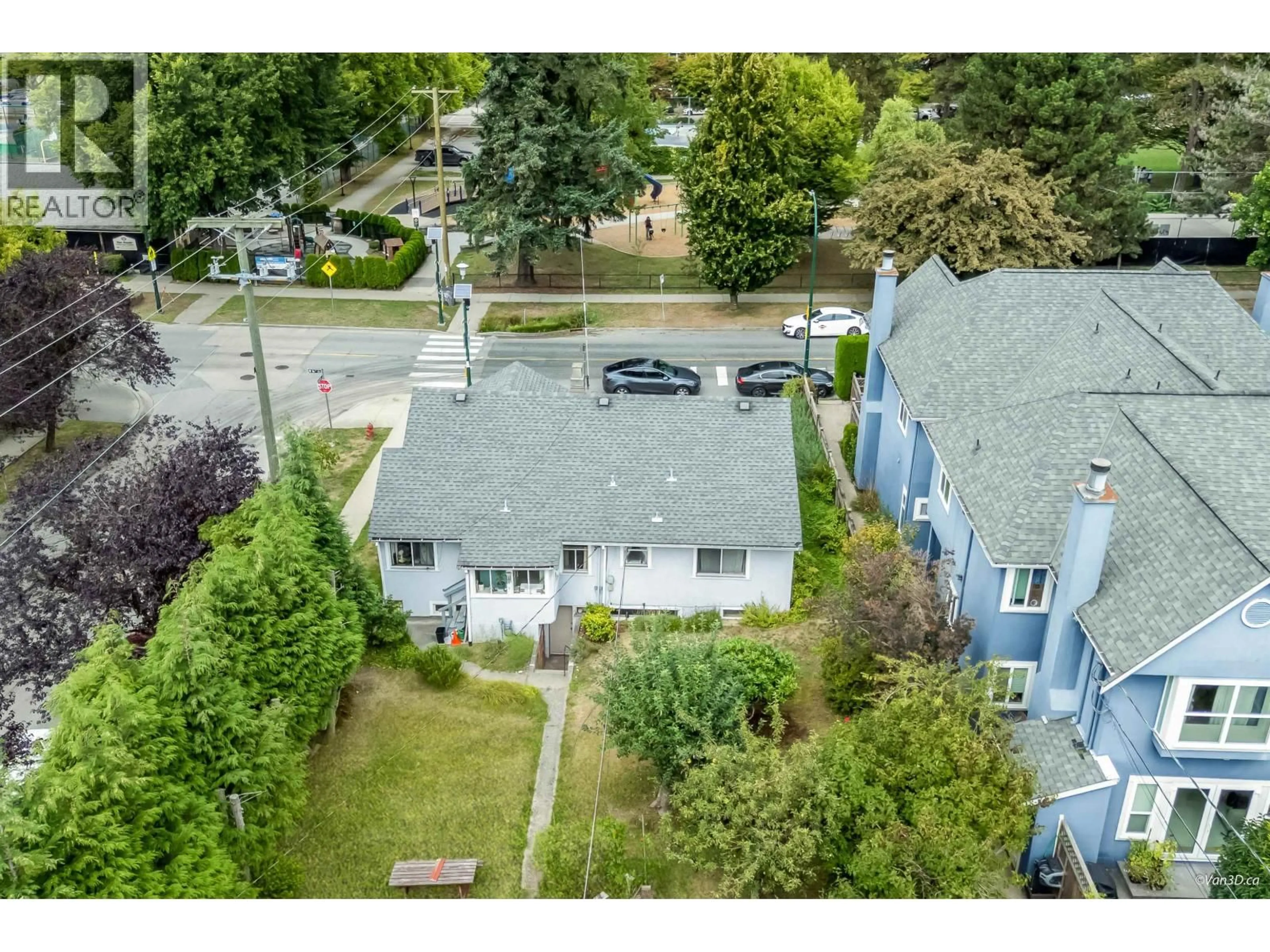 A pic from outside/outdoor area/front of a property/back of a property/a pic from drone, street for 96 16TH AVENUE, Vancouver British Columbia V5Y1Y6