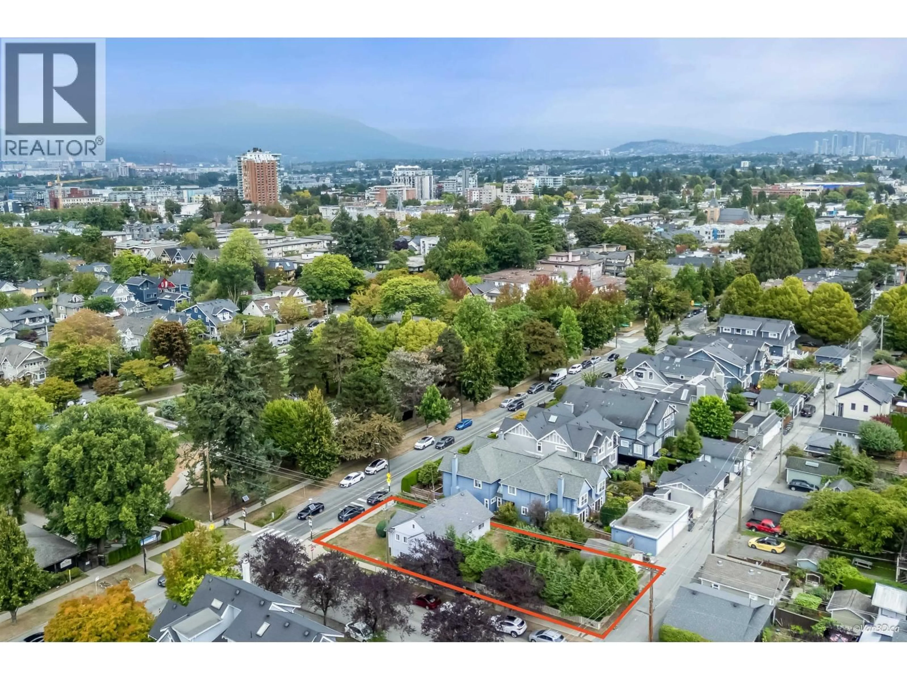 A pic from outside/outdoor area/front of a property/back of a property/a pic from drone, city buildings view from balcony for 96 16TH AVENUE, Vancouver British Columbia V5Y1Y6