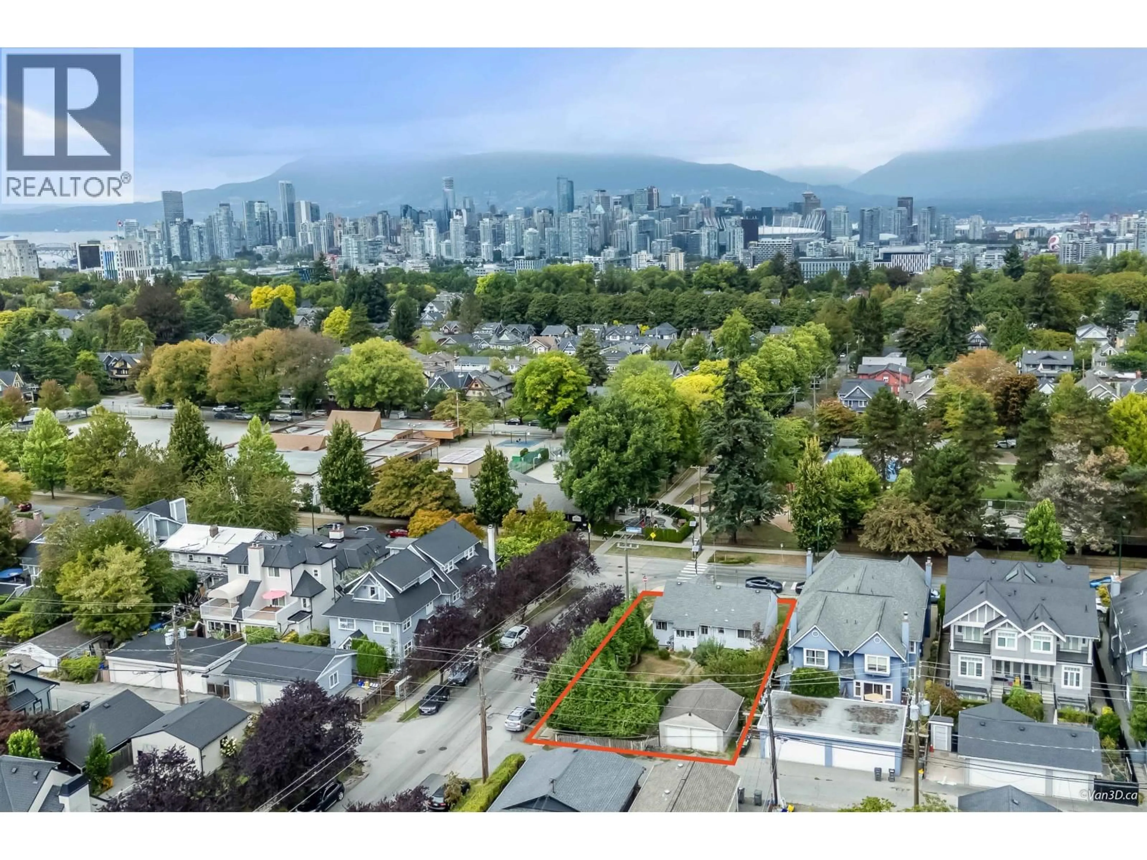 A pic from outside/outdoor area/front of a property/back of a property/a pic from drone, mountain view for 96 16TH AVENUE, Vancouver British Columbia V5Y1Y6