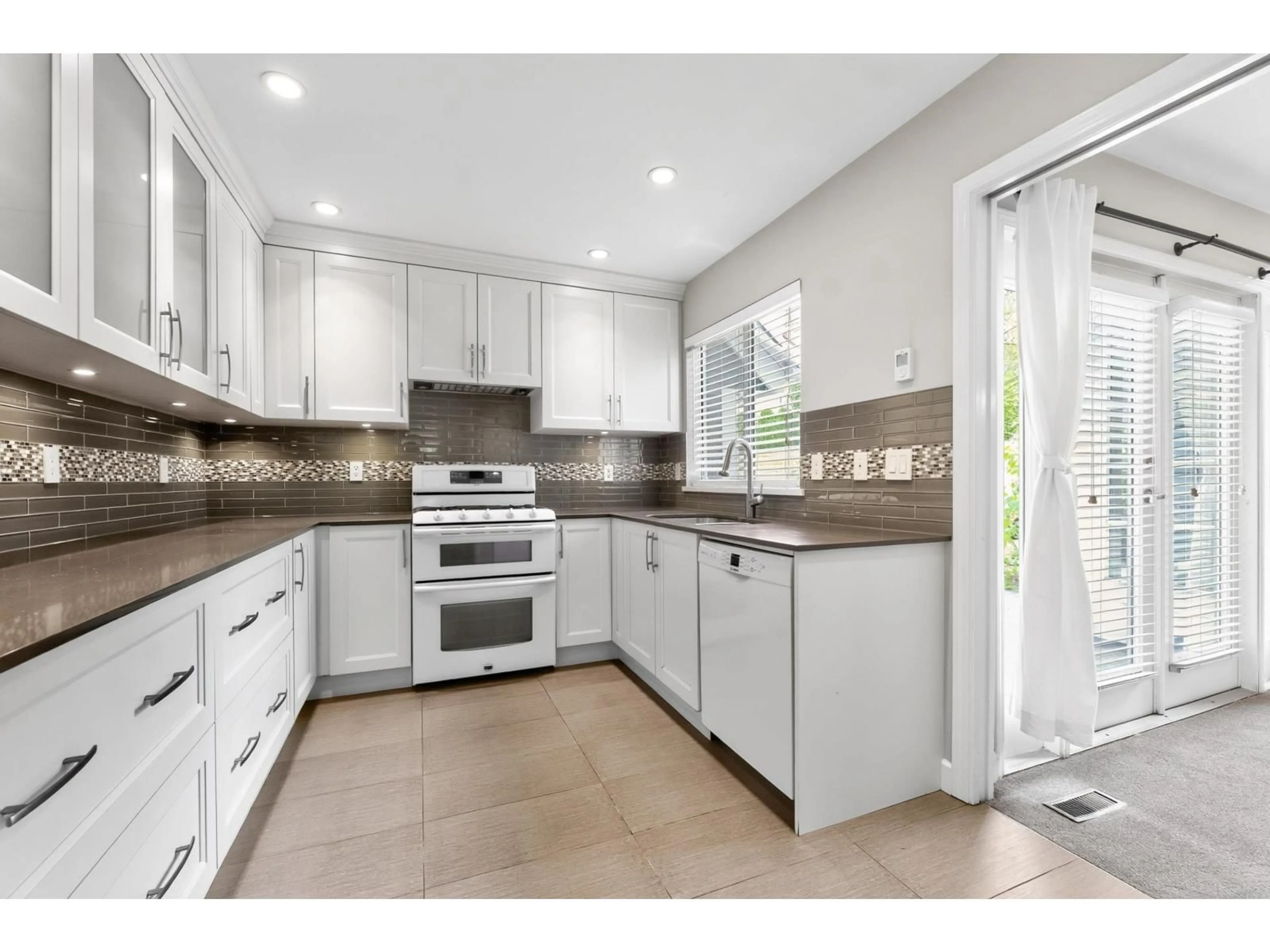 Open concept kitchen, ceramic/tile floor for 45 - 4847 219 STREET, Langley British Columbia V3A8C1