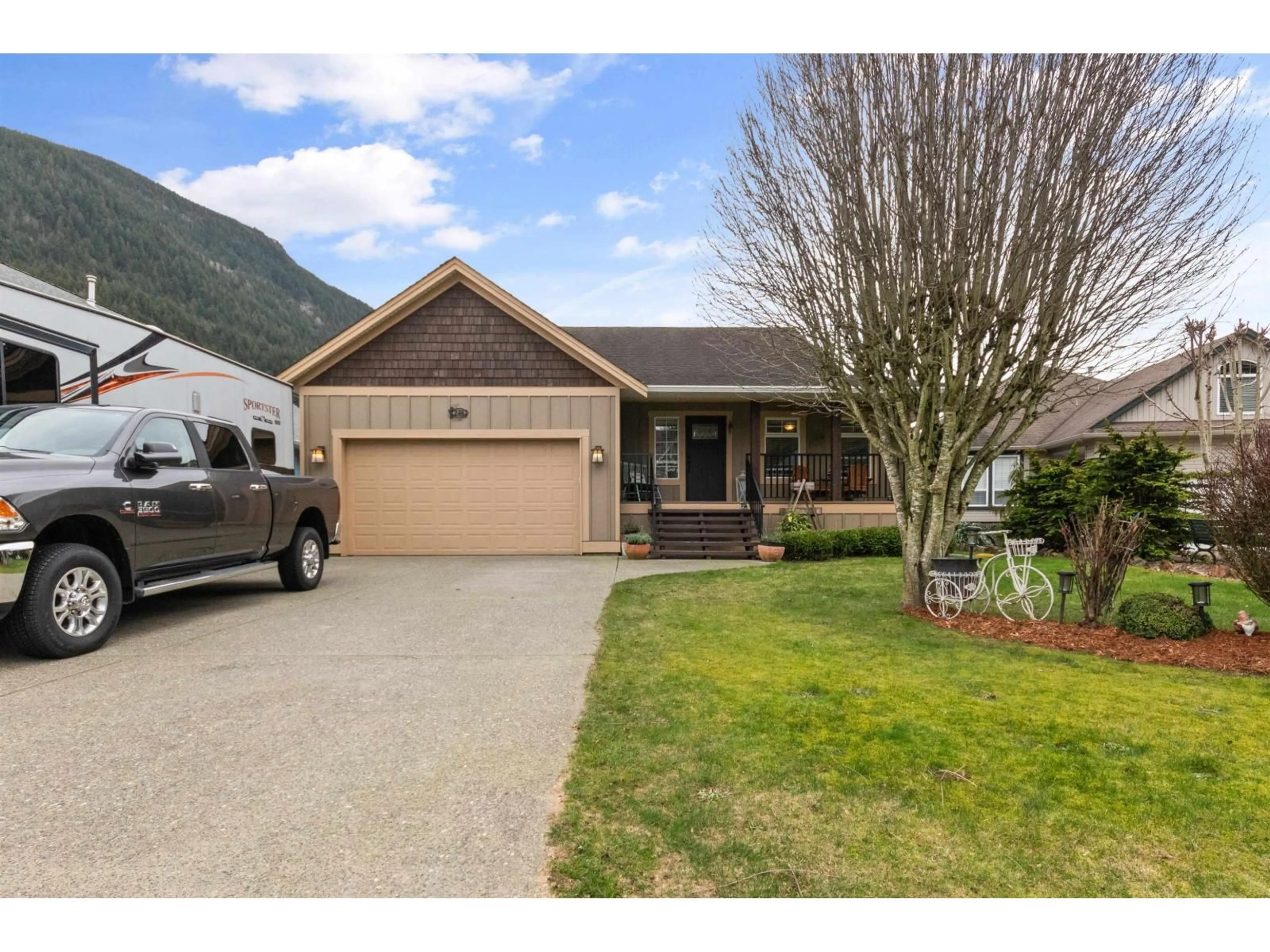 Home with vinyl exterior material, mountain view for 246 BALSAM AVENUE, Harrison Hot Springs British Columbia V0M1K0