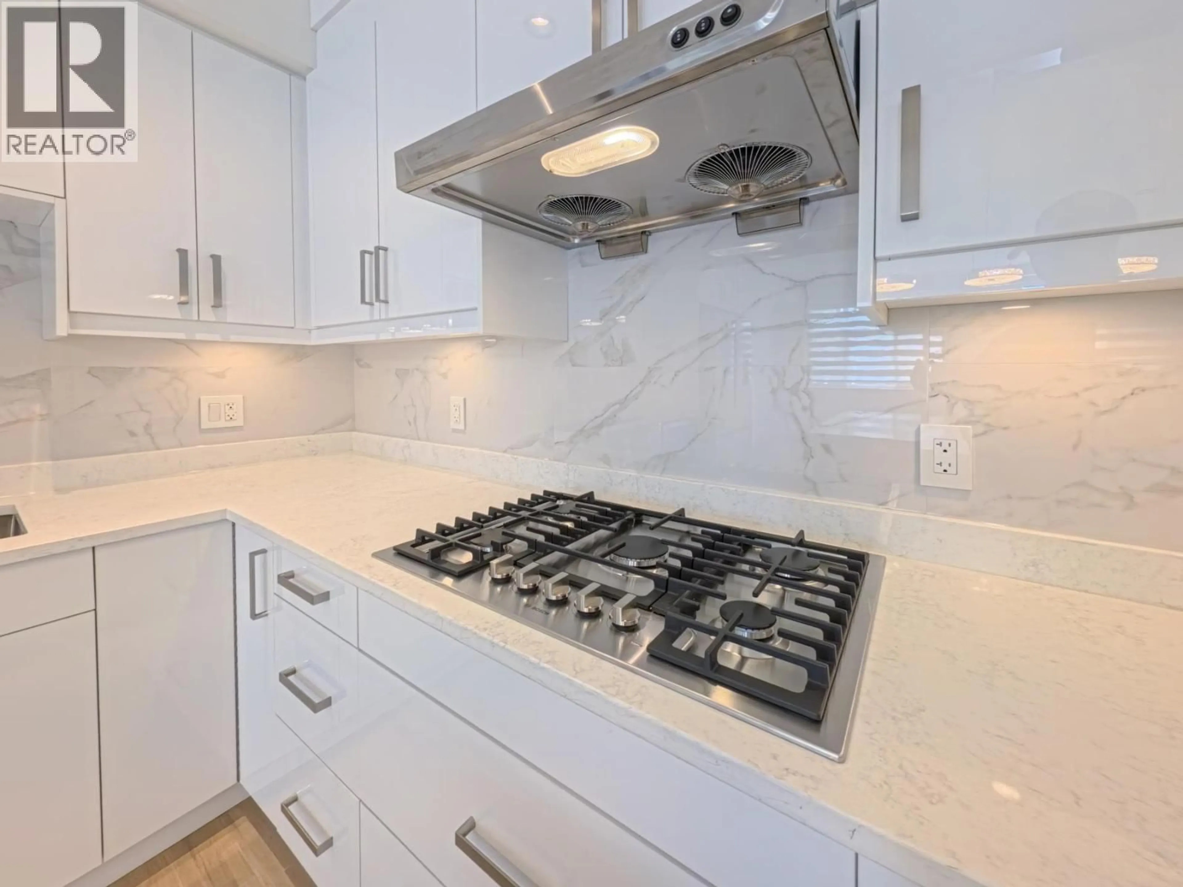 Unknown for 3 - 745 E 30 AVENUE, Vancouver British Columbia V5V2V8