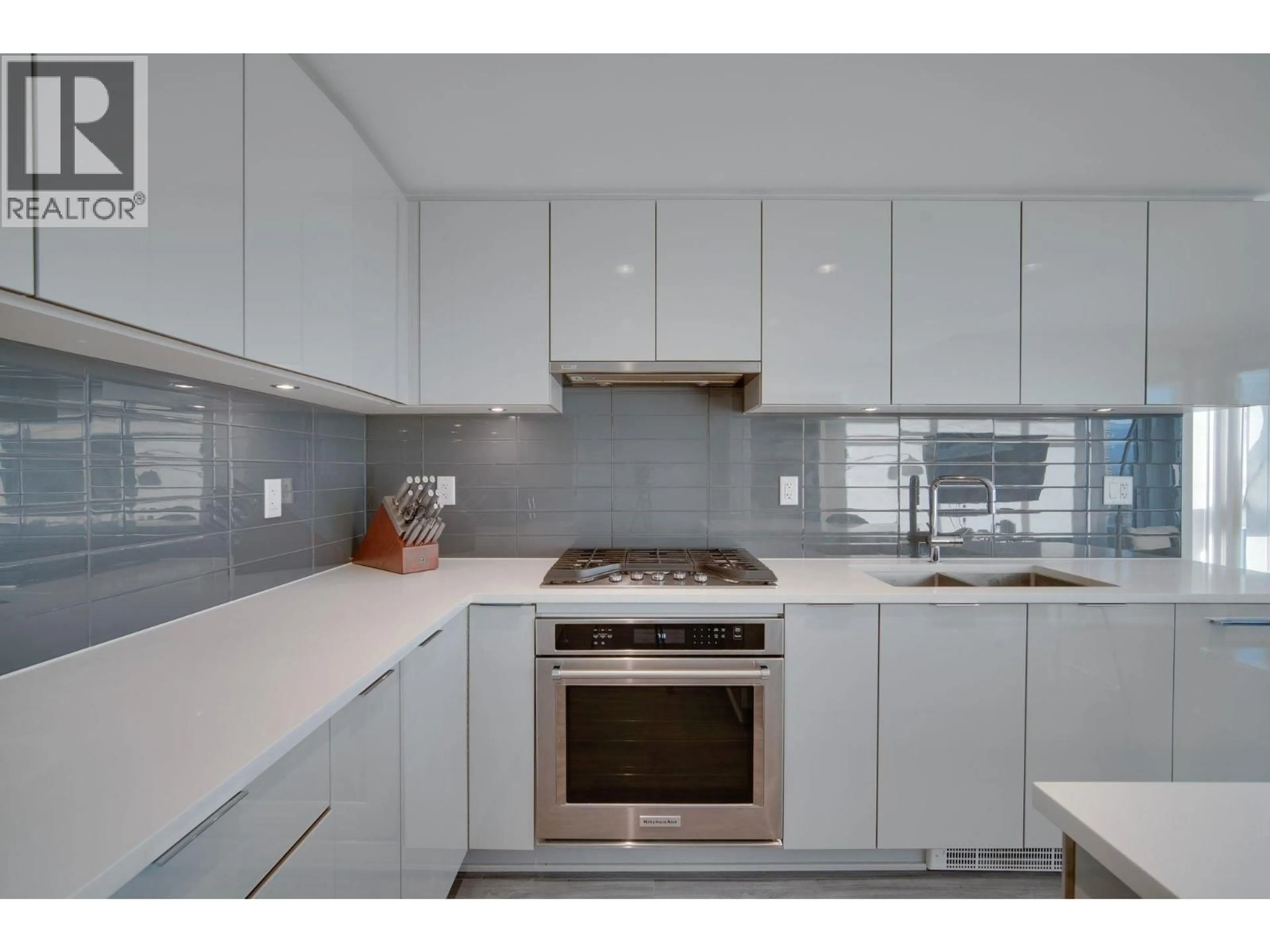 Standard kitchen, ceramic/tile floor for 3806 - 2388 MADISON AVENUE, Burnaby British Columbia V5C0K8