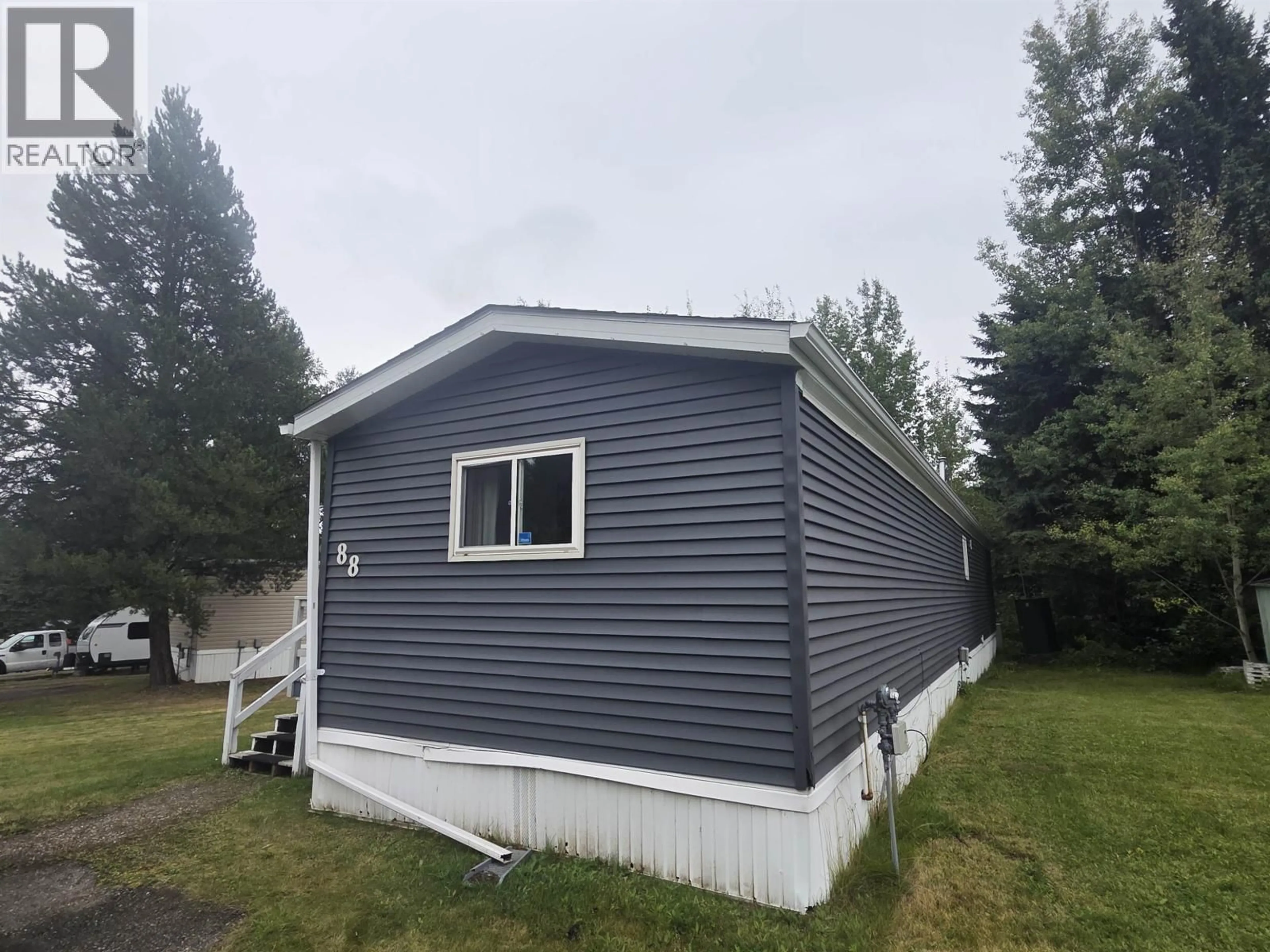 Home with vinyl exterior material, building for 88 - 6100 DAKELH, Prince George British Columbia V2N4R1
