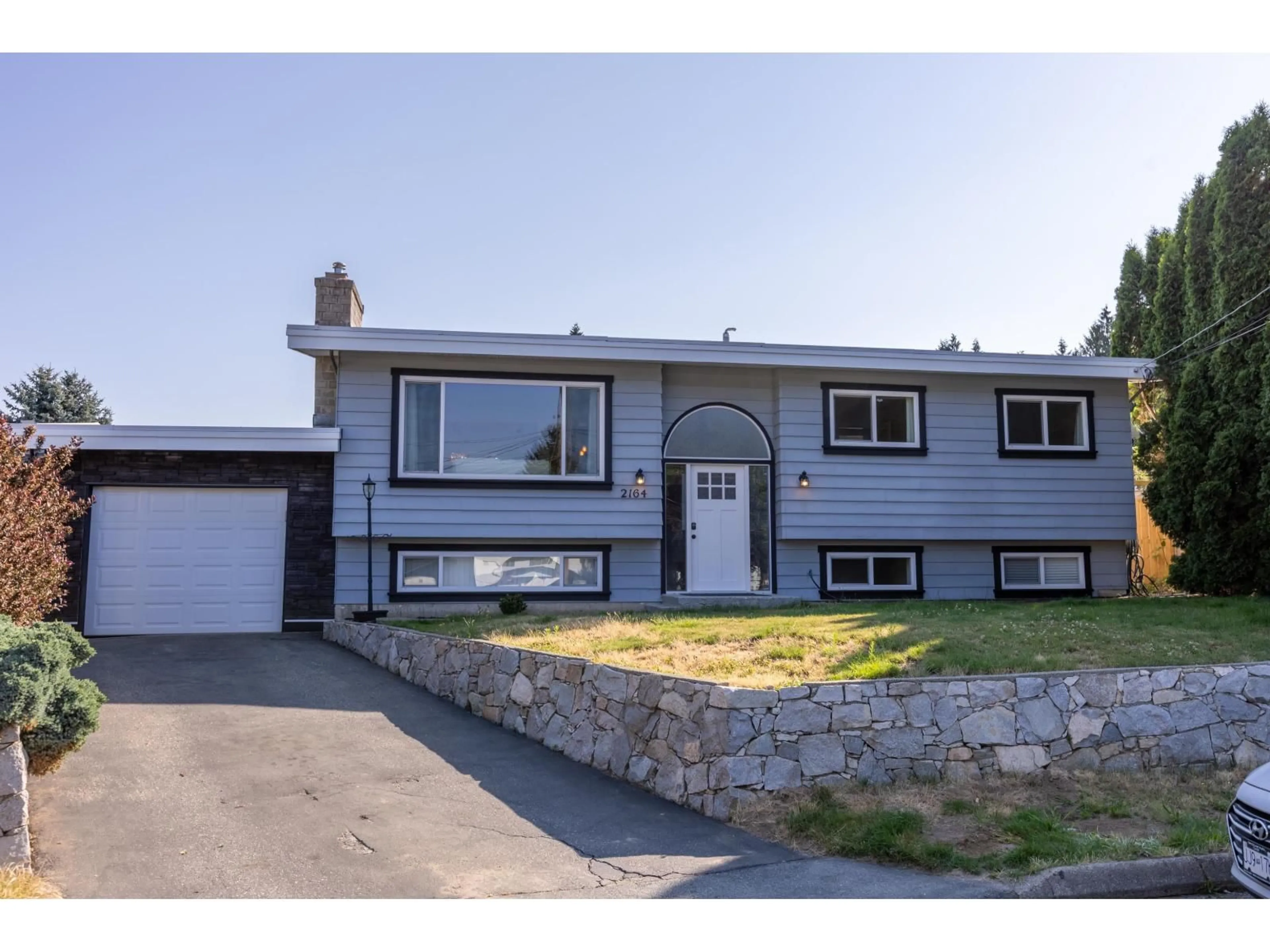 Home with vinyl exterior material, street for 2164 OPAL PLACE, Abbotsford British Columbia V2T3T5