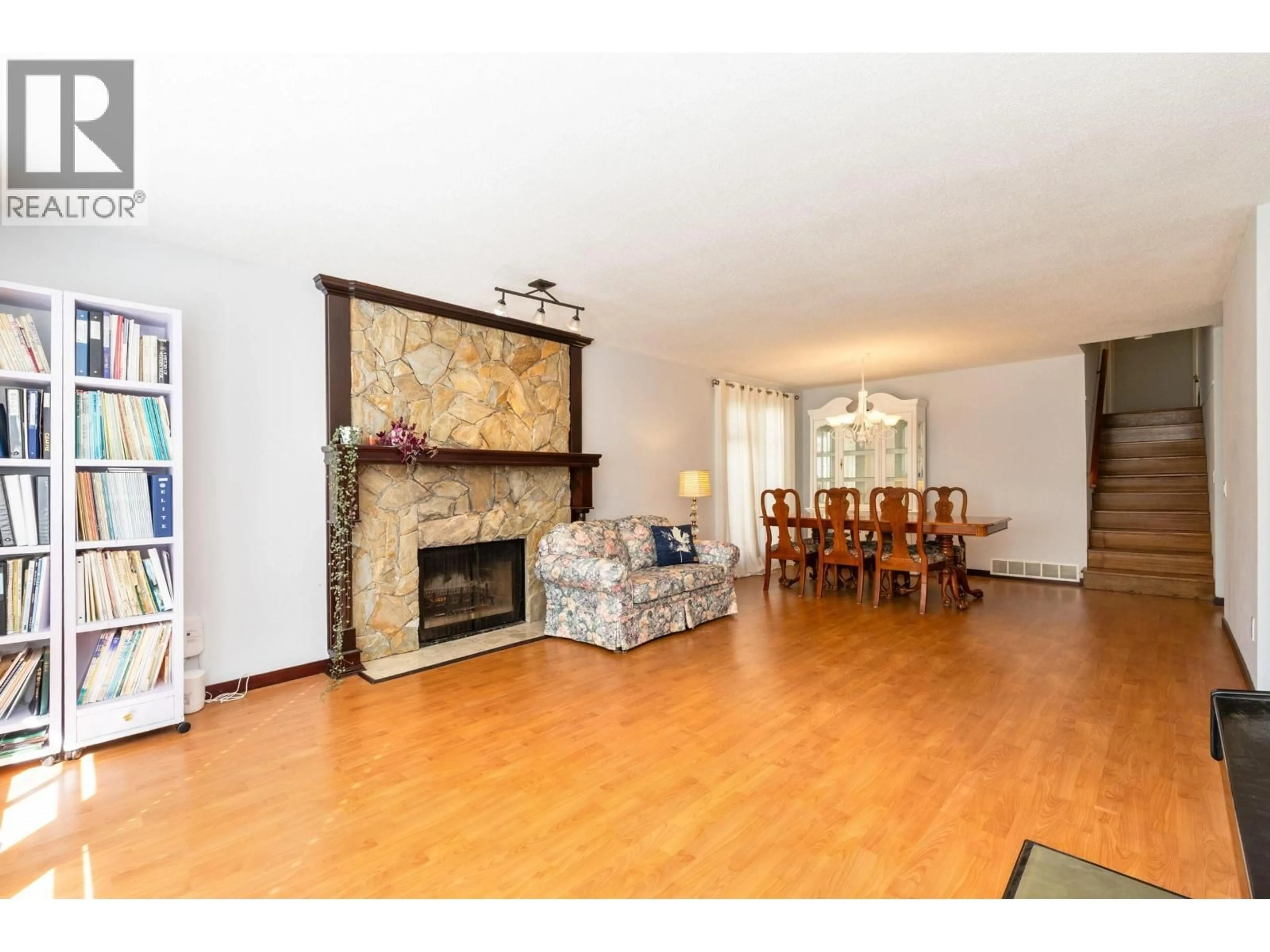 Living room with furniture, wood/laminate floor for 22687 KENDRICK LOOP, Maple Ridge British Columbia V2X8Y9