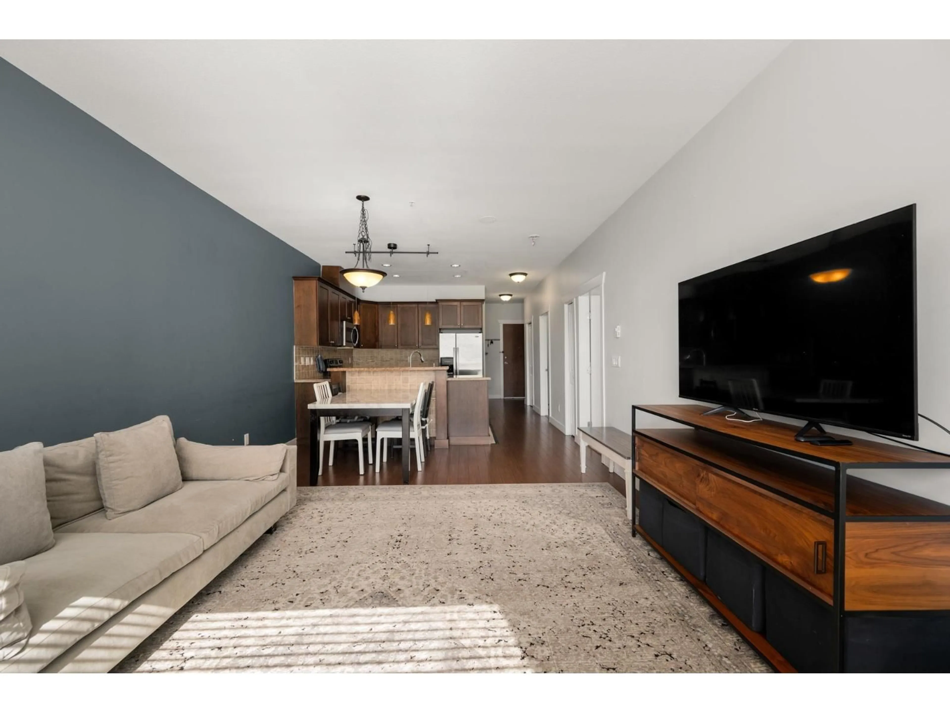 Living room with furniture, wood/laminate floor for 303 - 14333 104 AVENUE, Surrey British Columbia V3T0E1