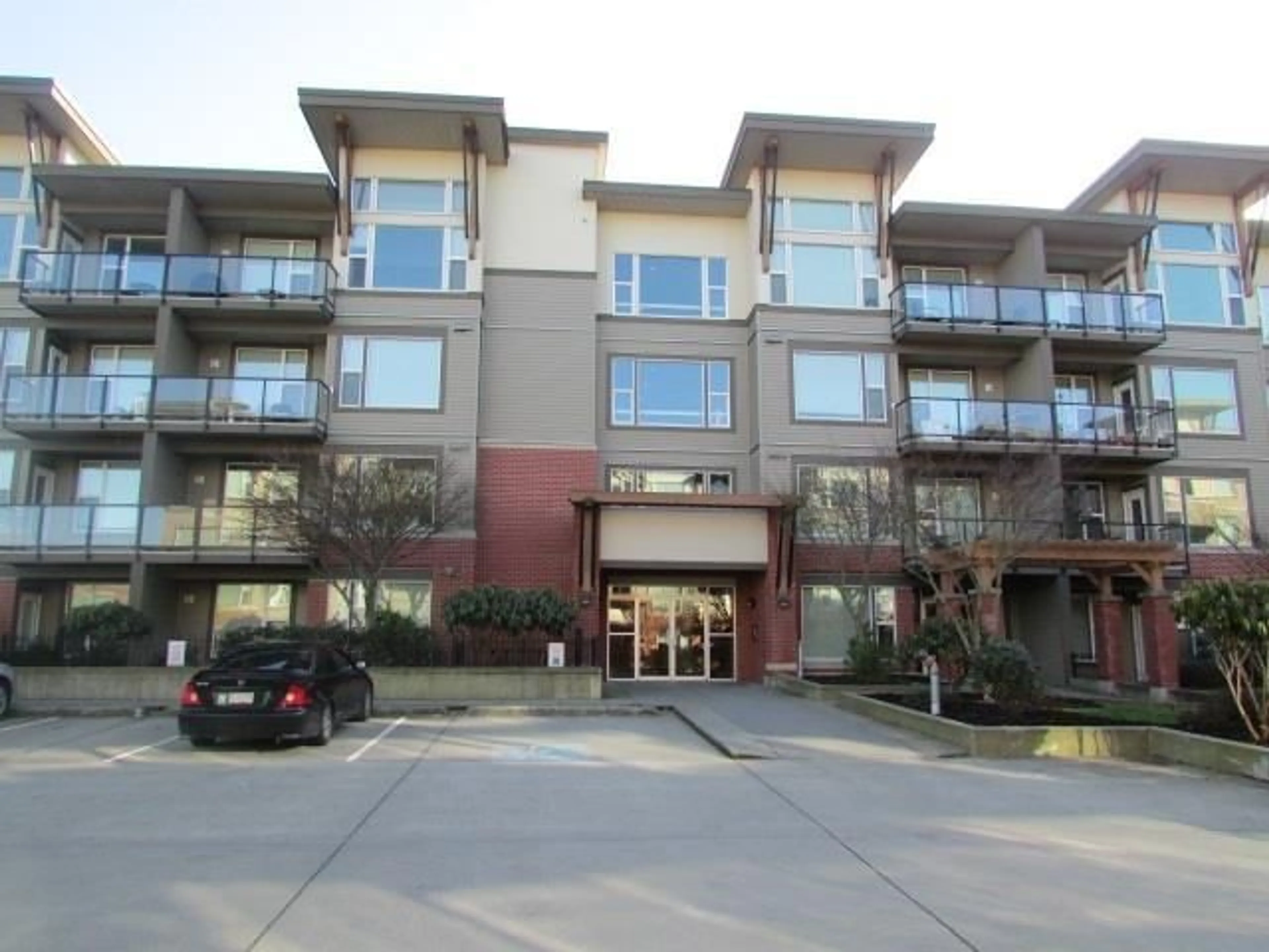 Indoor foyer for 319 - 33539 HOLLAND AVENUE, Abbotsford British Columbia V2S0C6