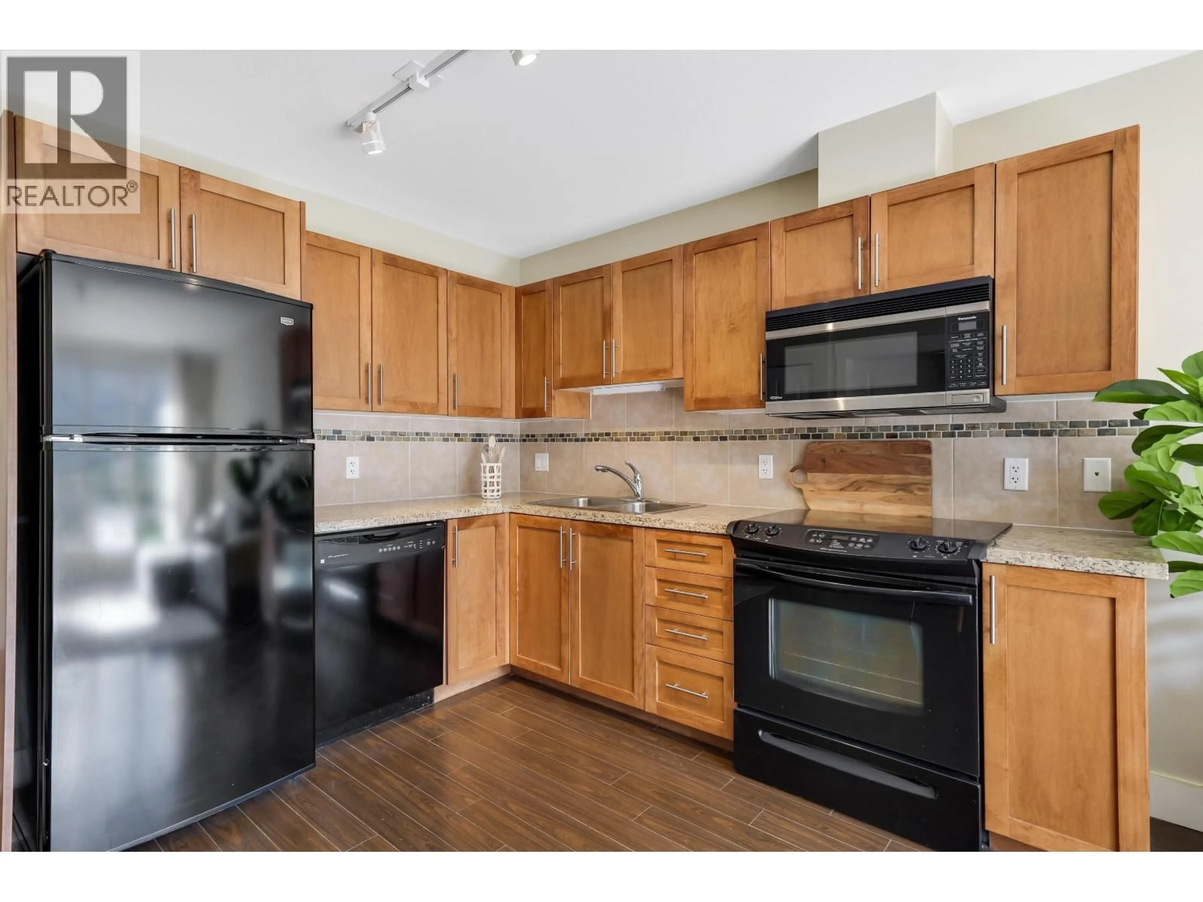 Standard kitchen, unknown for 504 - 1211 VILLAGE GREEN WAY, Squamish British Columbia V8B0R7