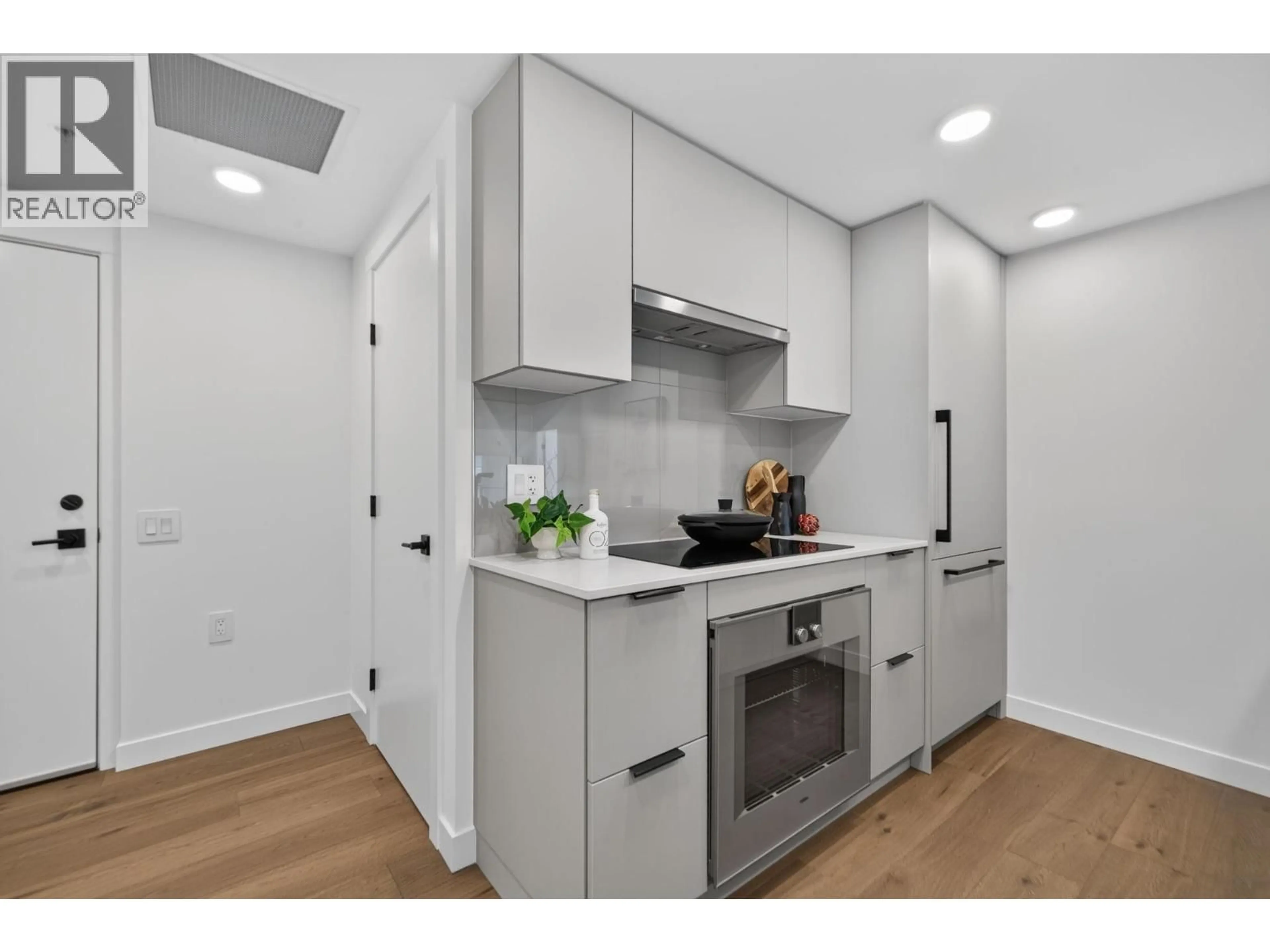 Unknown for 202 - 8030 OAK STREET, Vancouver British Columbia V6P0M9