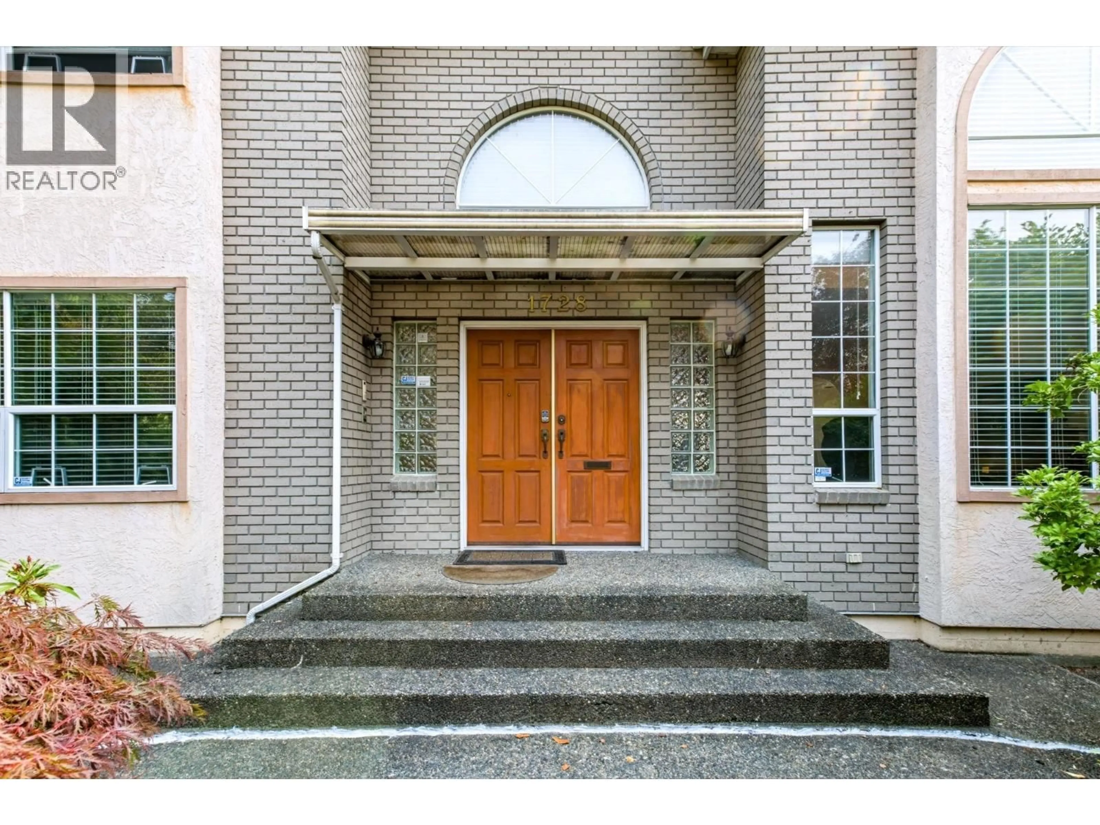 Indoor entryway for 1728 60TH AVENUE, Vancouver British Columbia V6P2A6