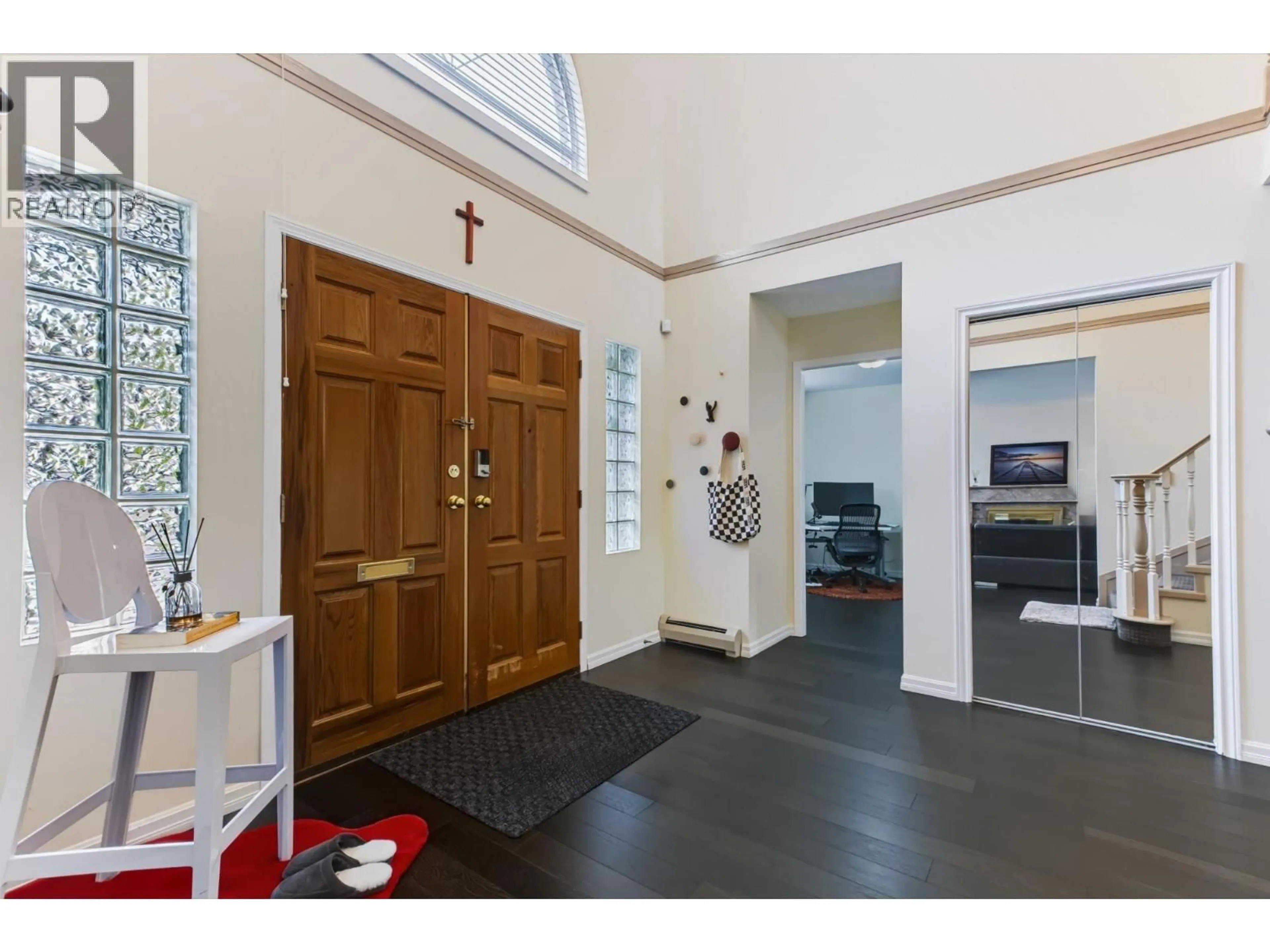 Indoor foyer for 1728 60TH AVENUE, Vancouver British Columbia V6P2A6