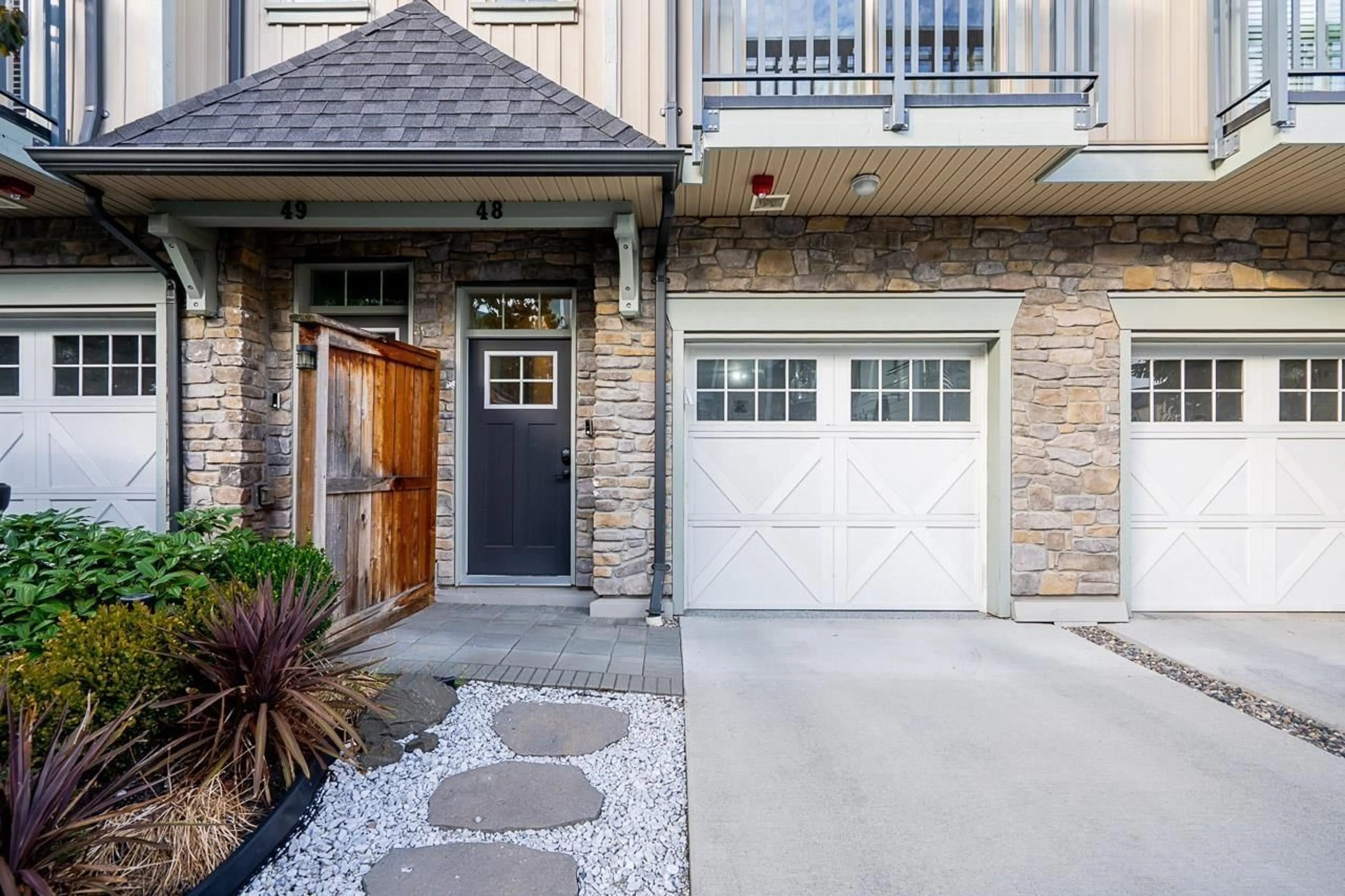 Indoor entryway for 48 - 20487 65 AVENUE, Langley British Columbia V2Y3K8