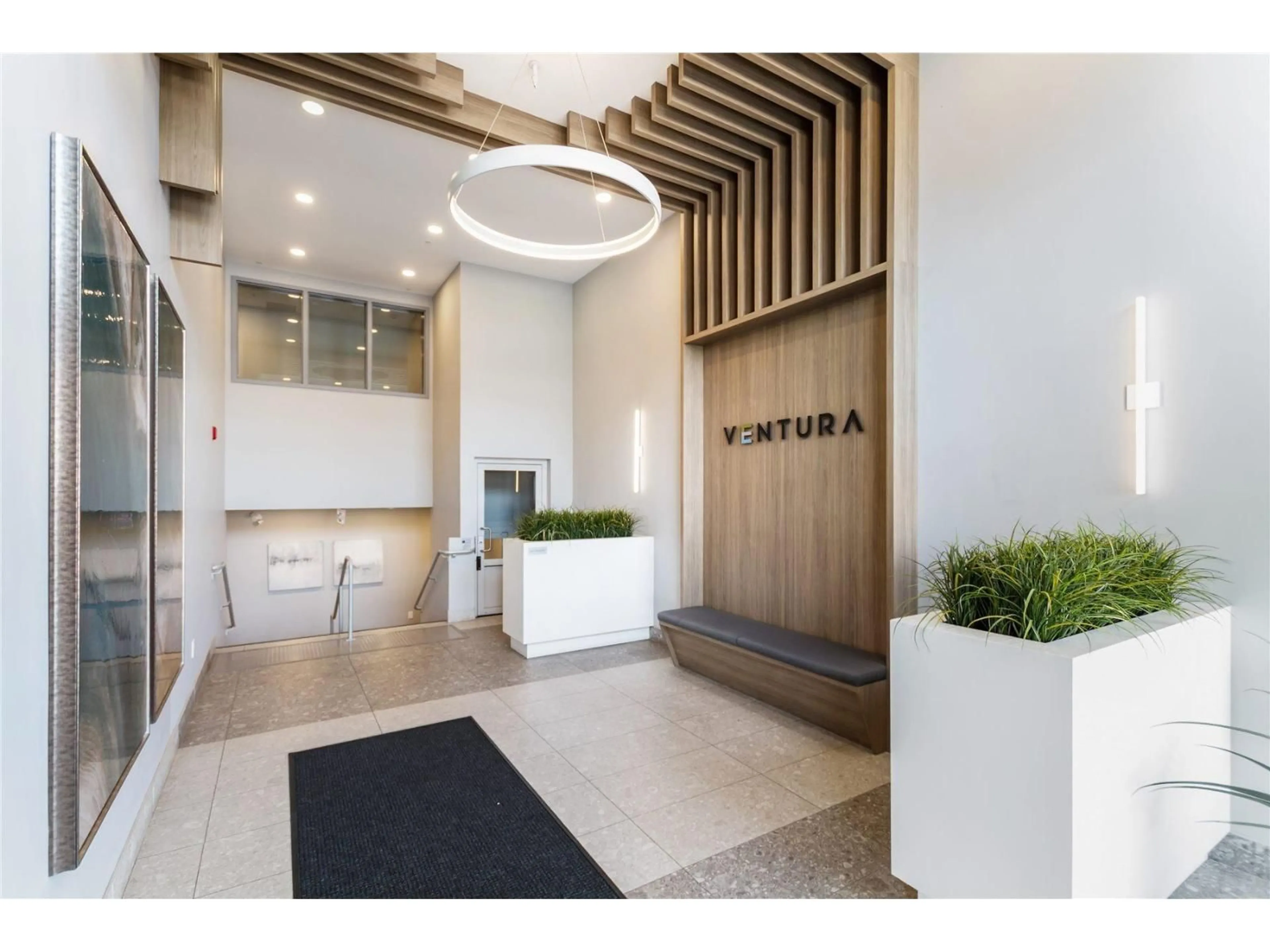 Indoor foyer for 512 - 32838 VENTURA AVENUE, Abbotsford British Columbia V2S0M5
