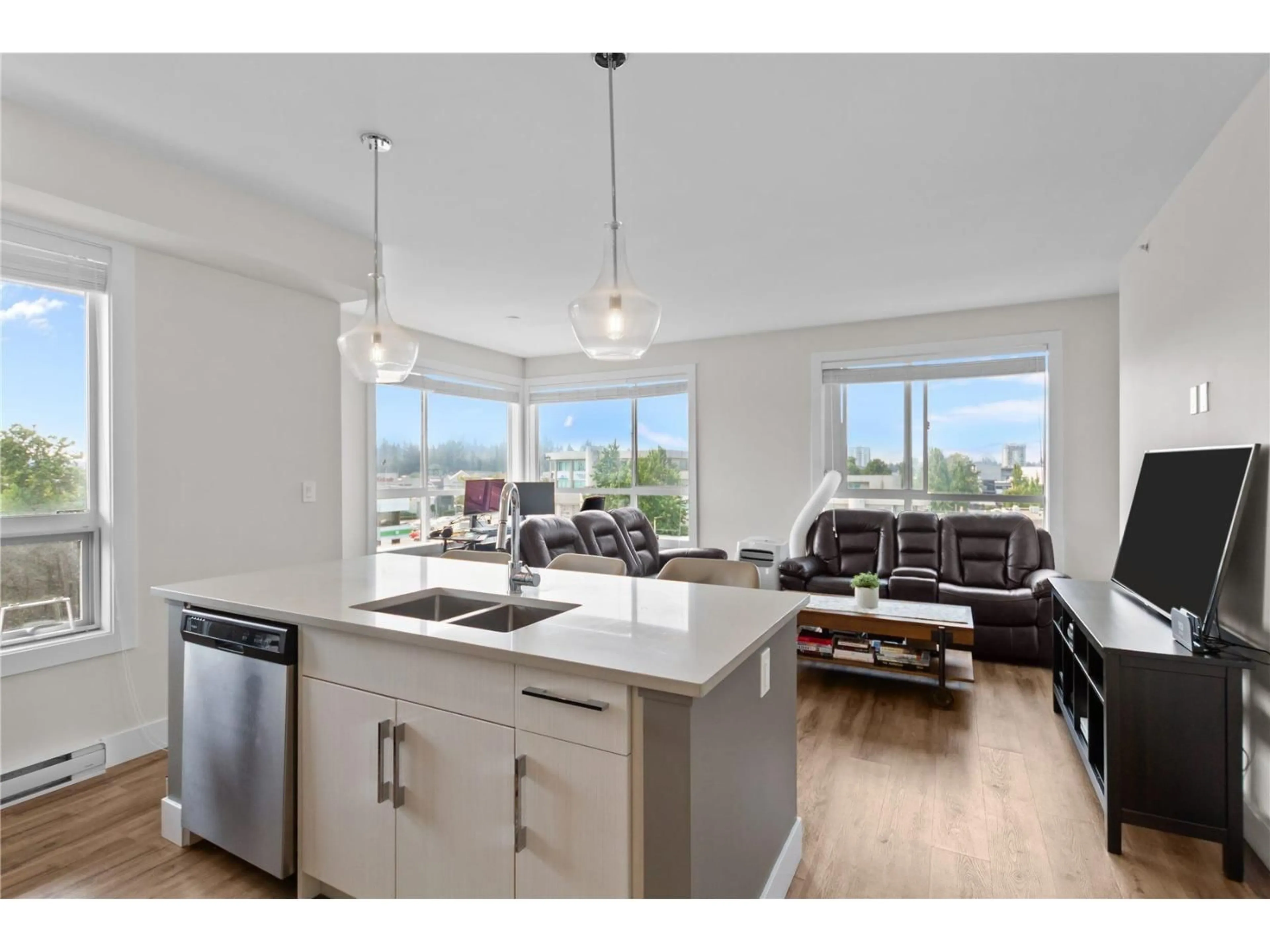 Open concept kitchen, unknown for 512 - 32838 VENTURA AVENUE, Abbotsford British Columbia V2S0M5
