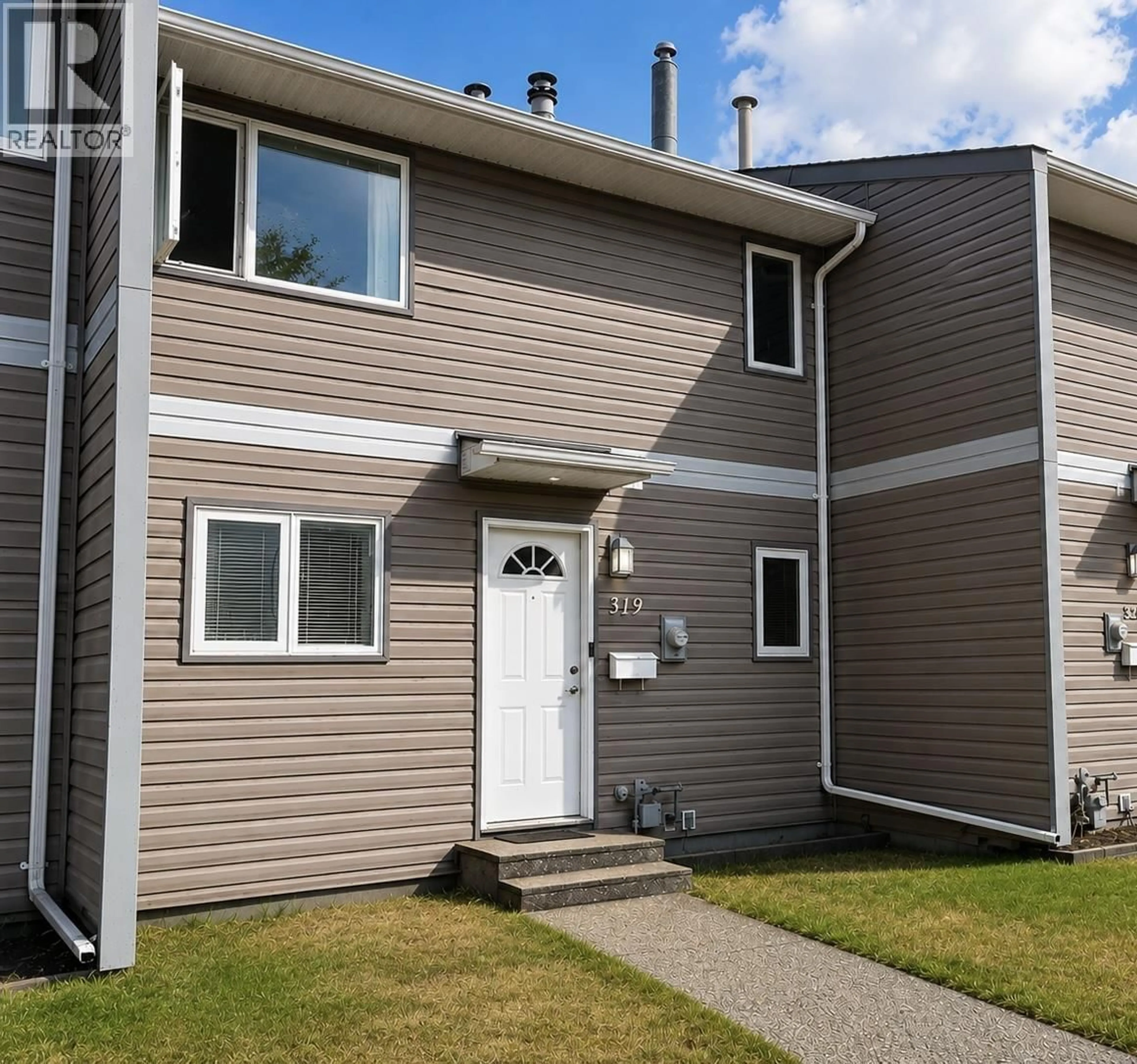 Home with vinyl exterior material, street for 319 - 2550 OSPIKA BOULEVARD, Prince George British Columbia V2N3T2