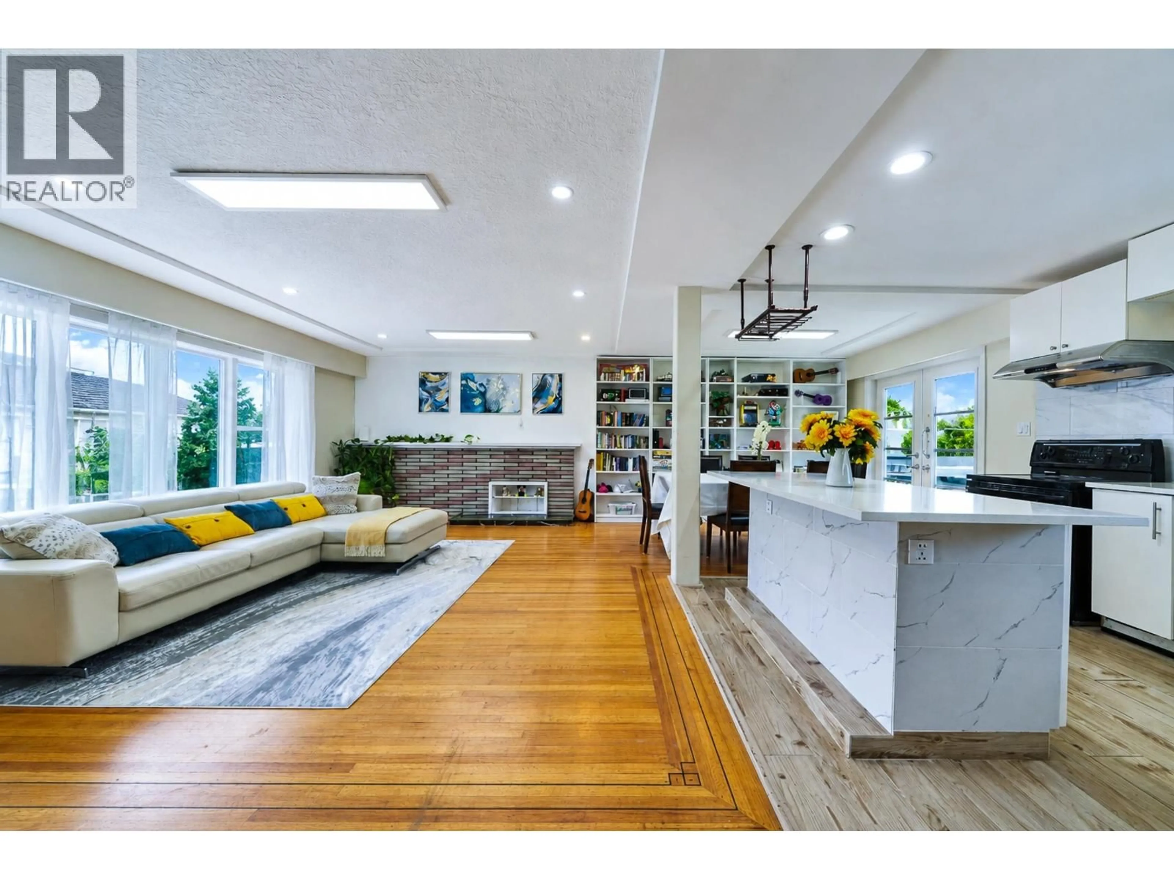 Open concept kitchen, unknown for 8260 ELSMORE ROAD, Richmond British Columbia V7C2A1