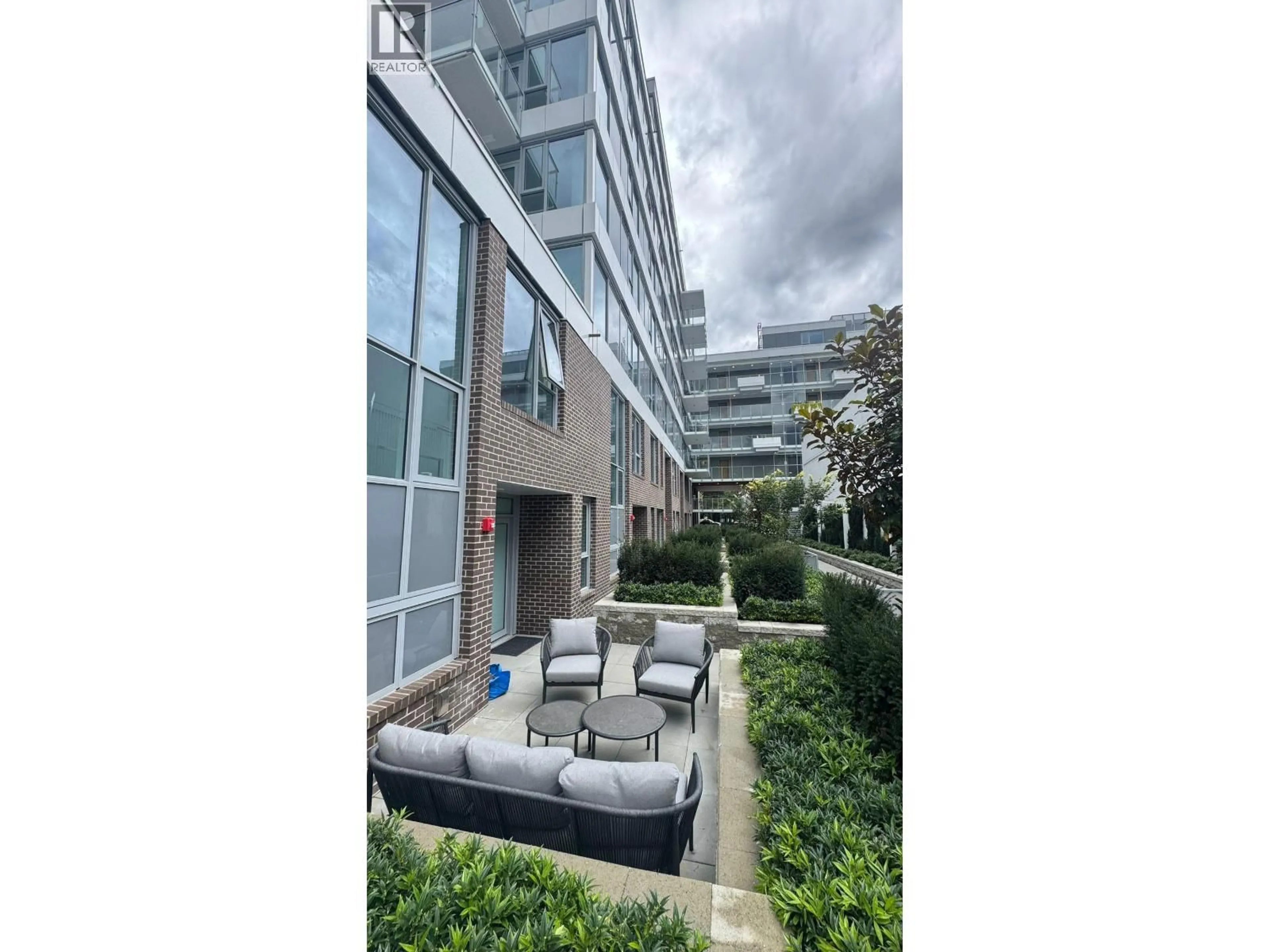 Patio, unknown for 114 - 423 6TH STREET, West Vancouver British Columbia V7T0A1
