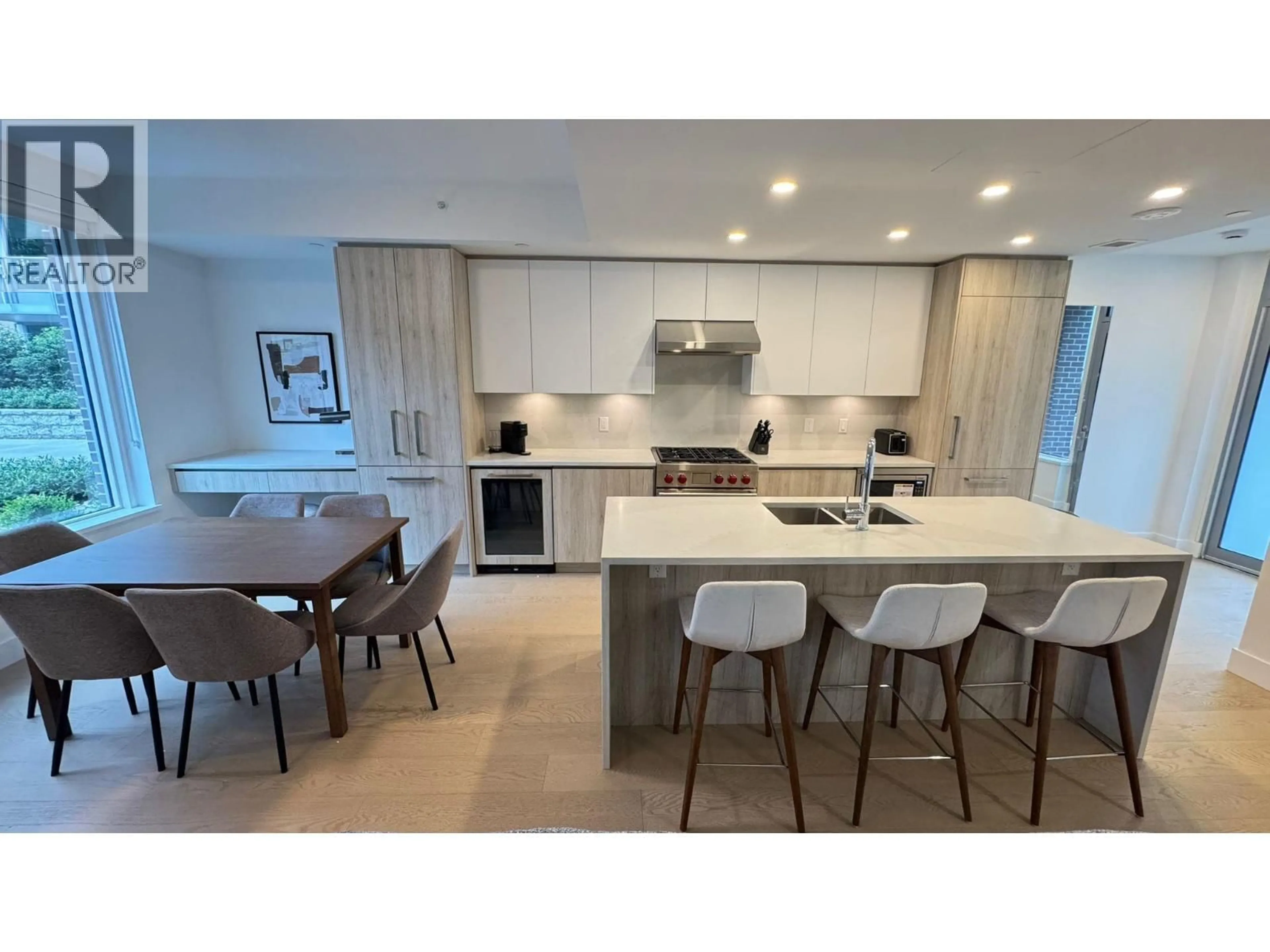 Open concept kitchen, unknown for 114 - 423 6TH STREET, West Vancouver British Columbia V7T0A1