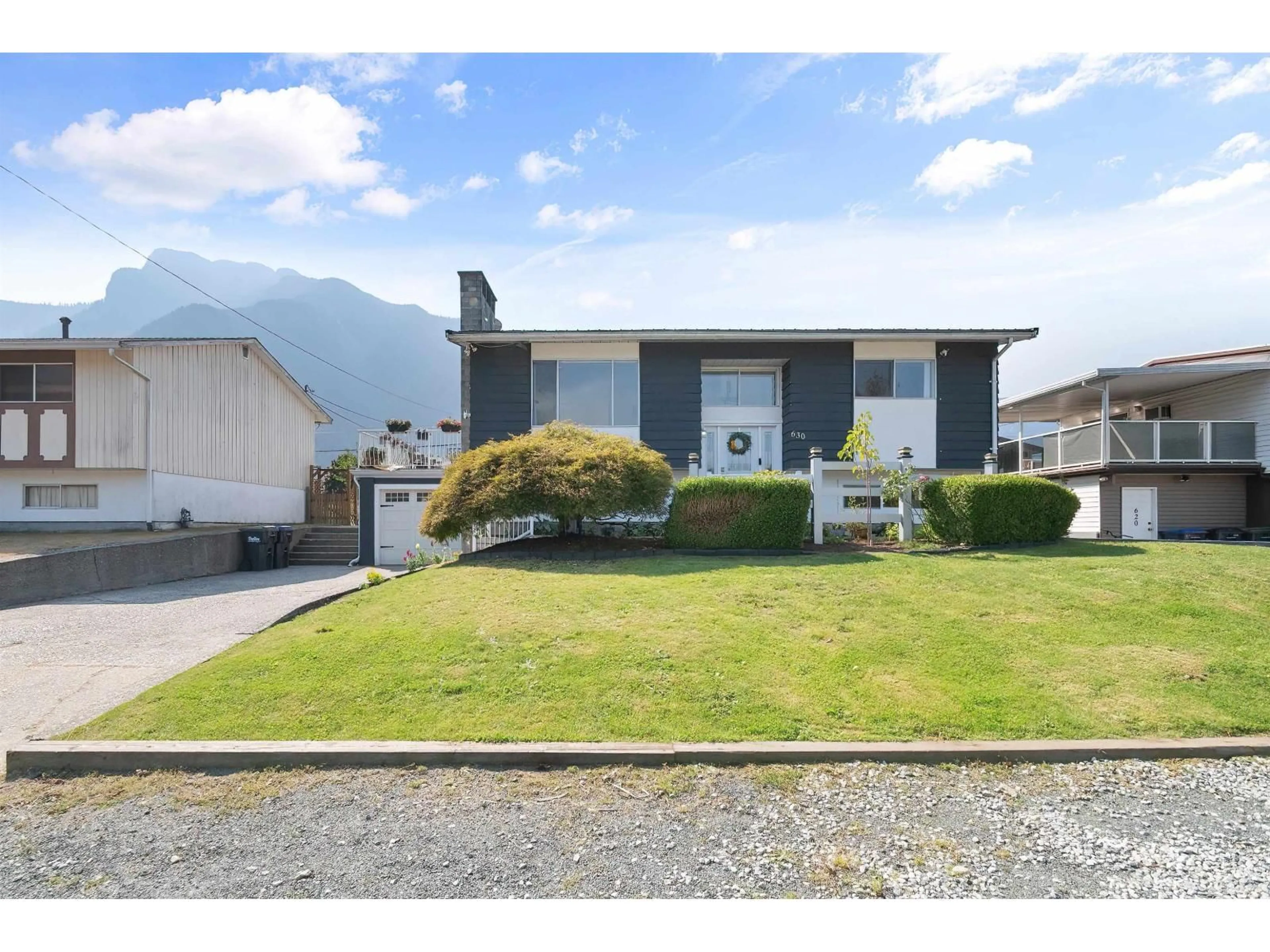 Home with vinyl exterior material, mountain view for 630 THACKER AVENUE, Hope British Columbia V0X1L0