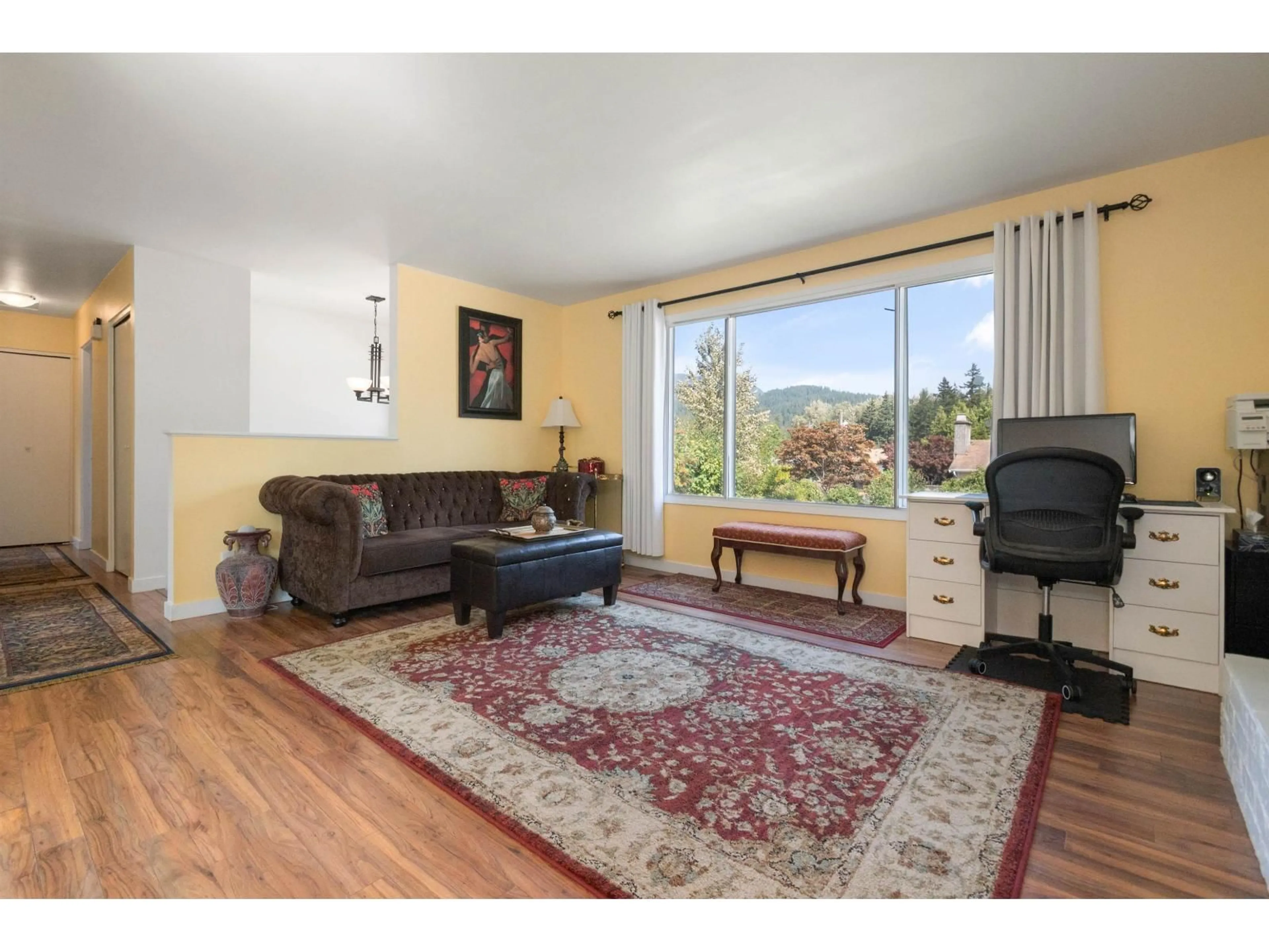Living room with furniture, unknown for 630 THACKER AVENUE, Hope British Columbia V0X1L0