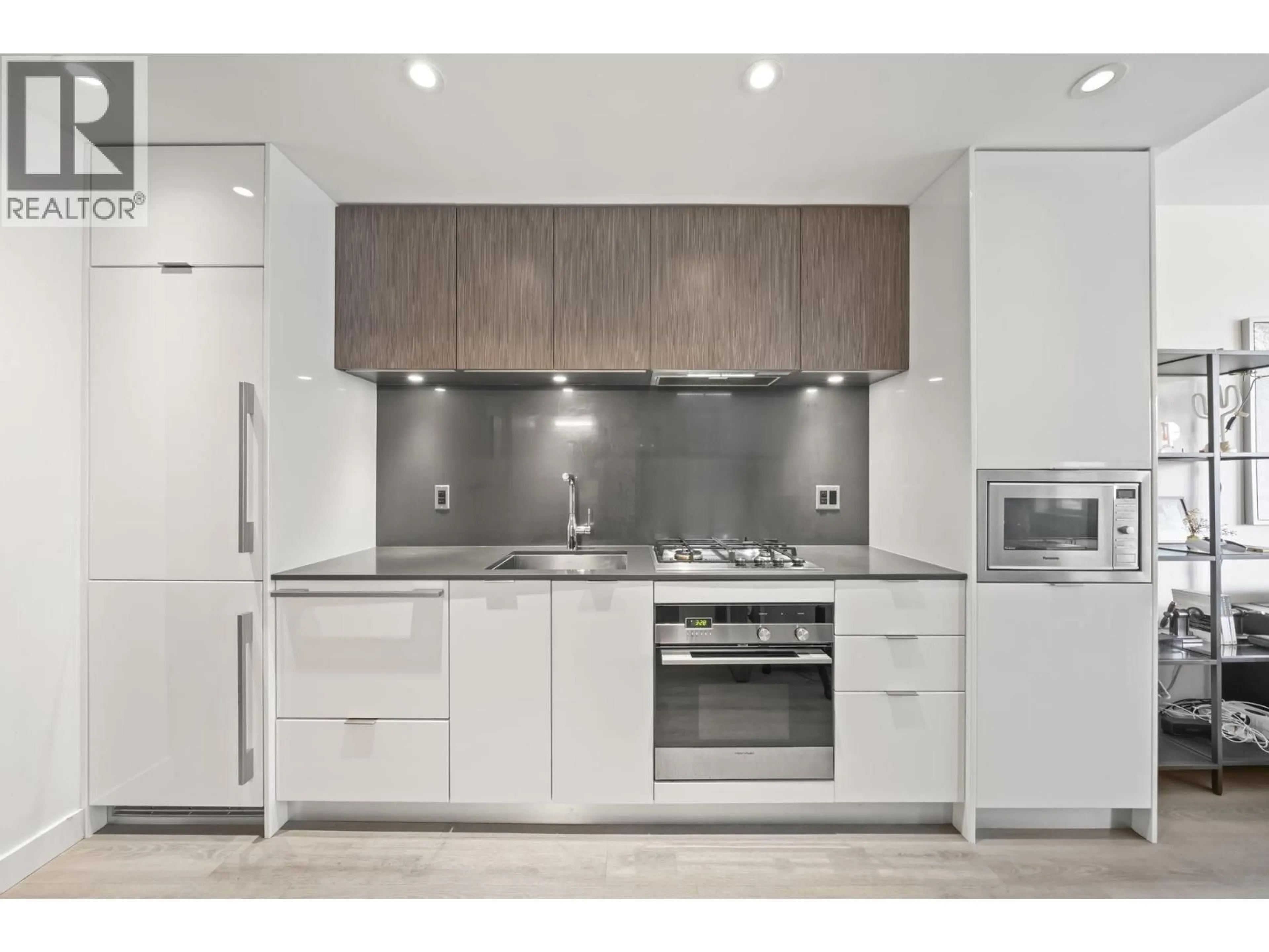 Contemporary kitchen, ceramic/tile floor for 710 - 209 7TH AVENUE, Vancouver British Columbia V5T0H3