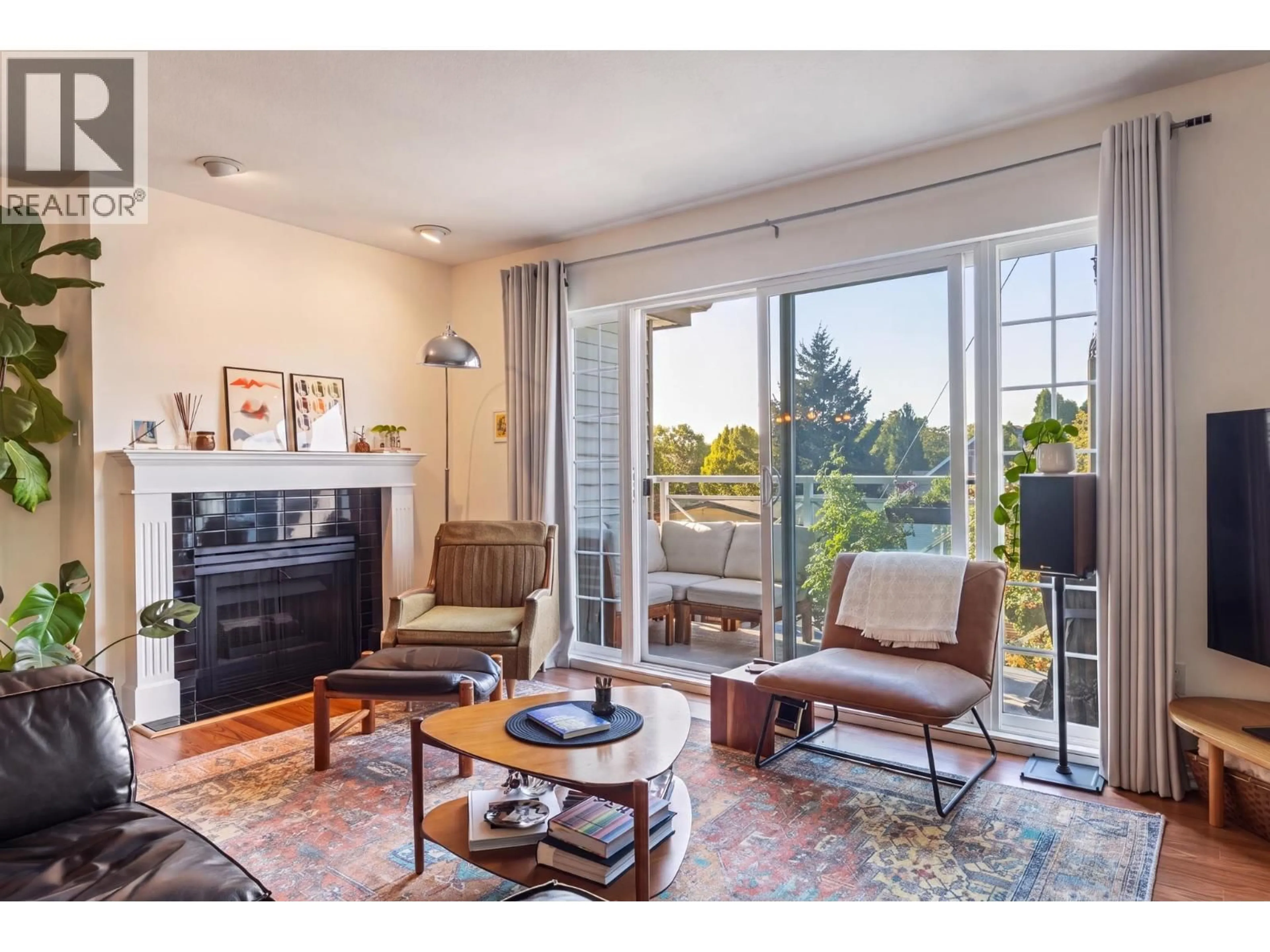 Living room with furniture, unknown for 306 - 1868 11TH AVENUE, Vancouver British Columbia V5N1Z1