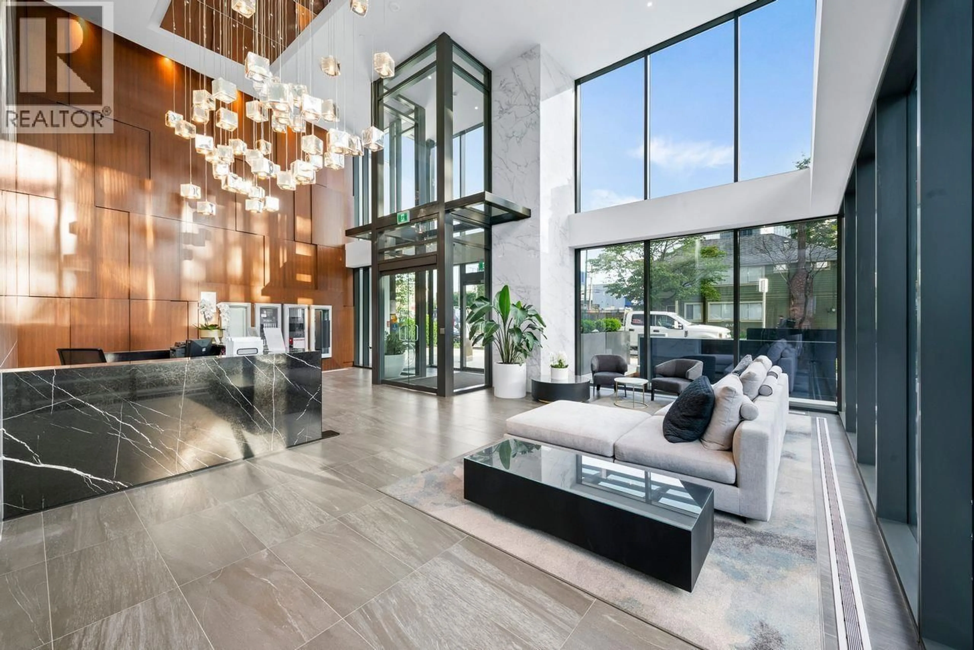 Indoor foyer for 1902 - 4711 HAZEL STREET, Burnaby British Columbia V5H0J9