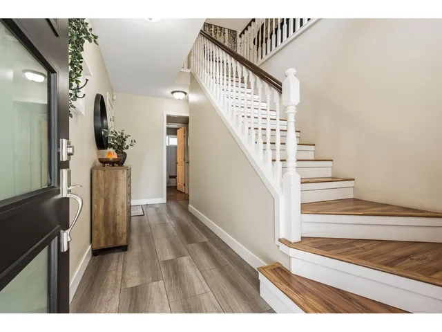 295 FORREST CRESCENT, Hope 5