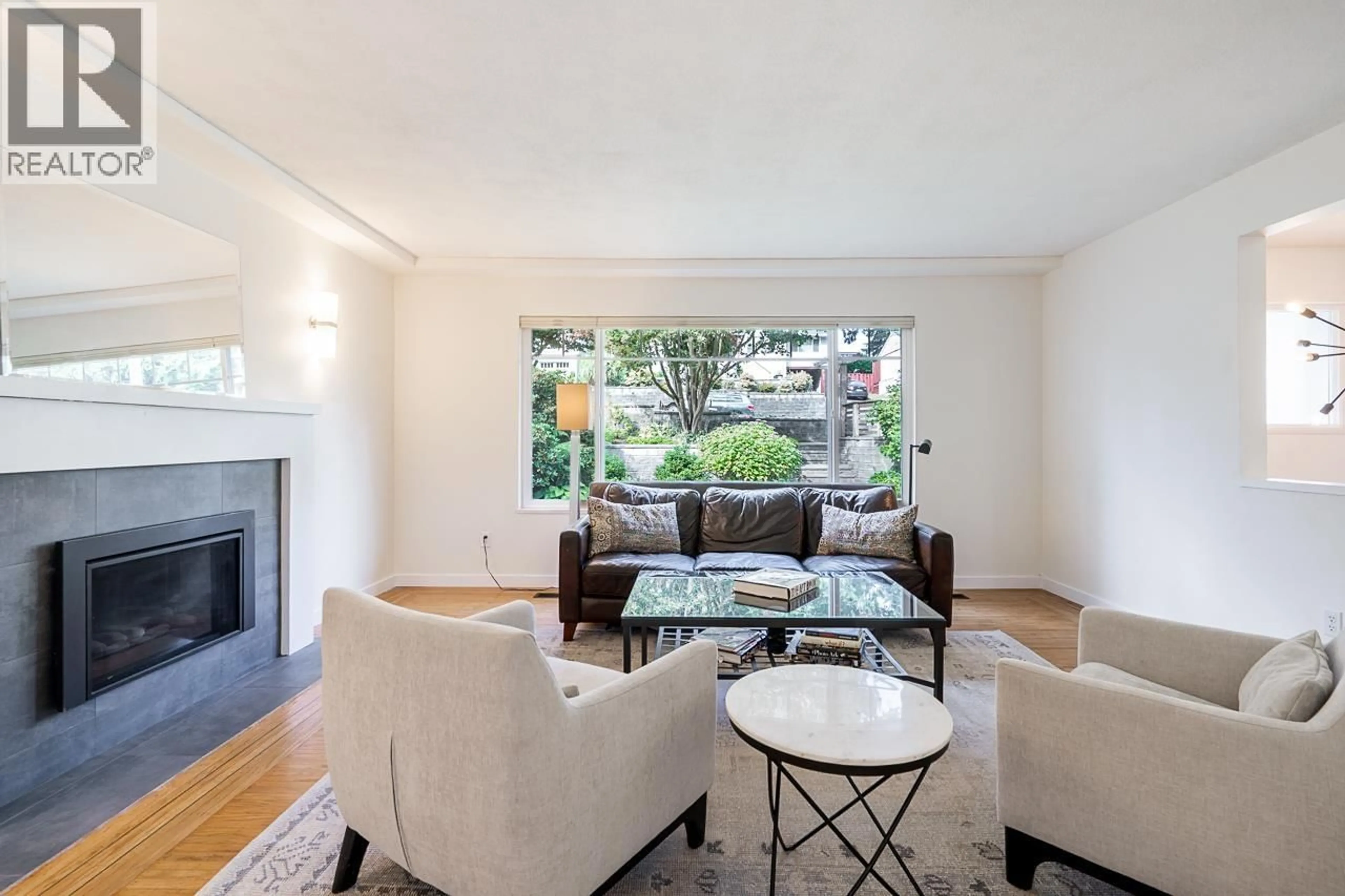 Living room with furniture, unknown for 206 CLEARVIEW DRIVE, Port Moody British Columbia V3H2S8
