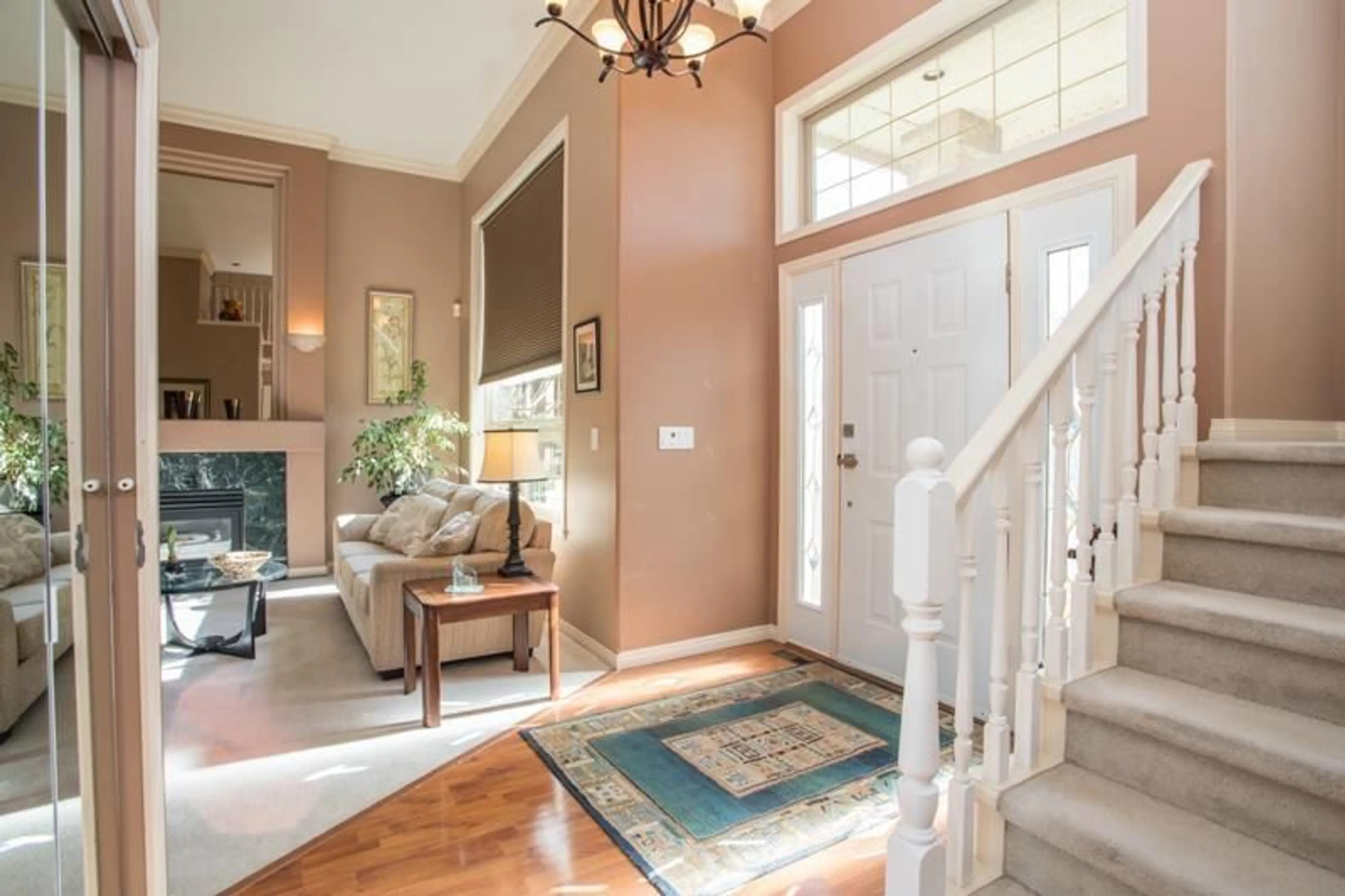 Indoor entryway for 8044 KESTREL COURT, Surrey British Columbia V3W0V1