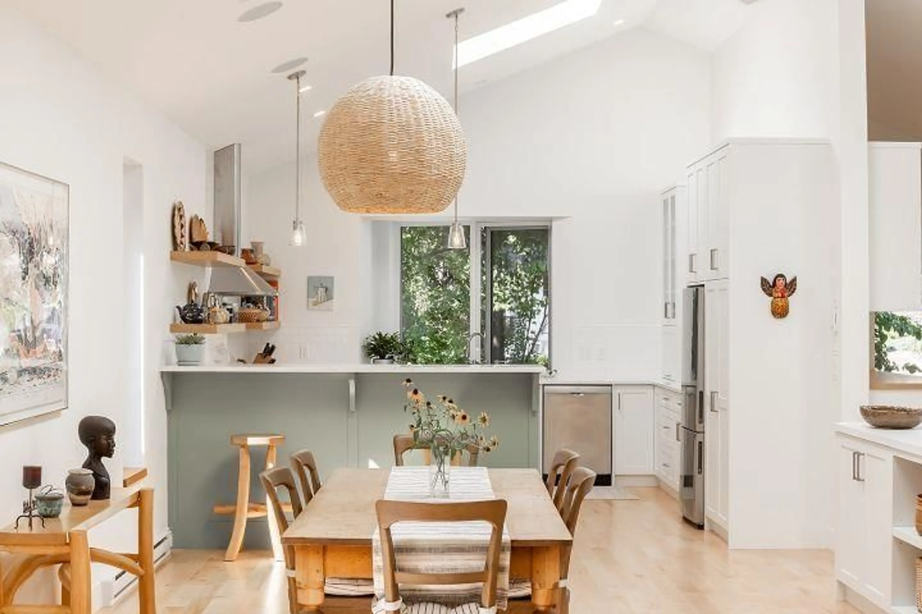 Contemporary kitchen, unknown for 411 7TH AVENUE, Hope British Columbia V0X1L0