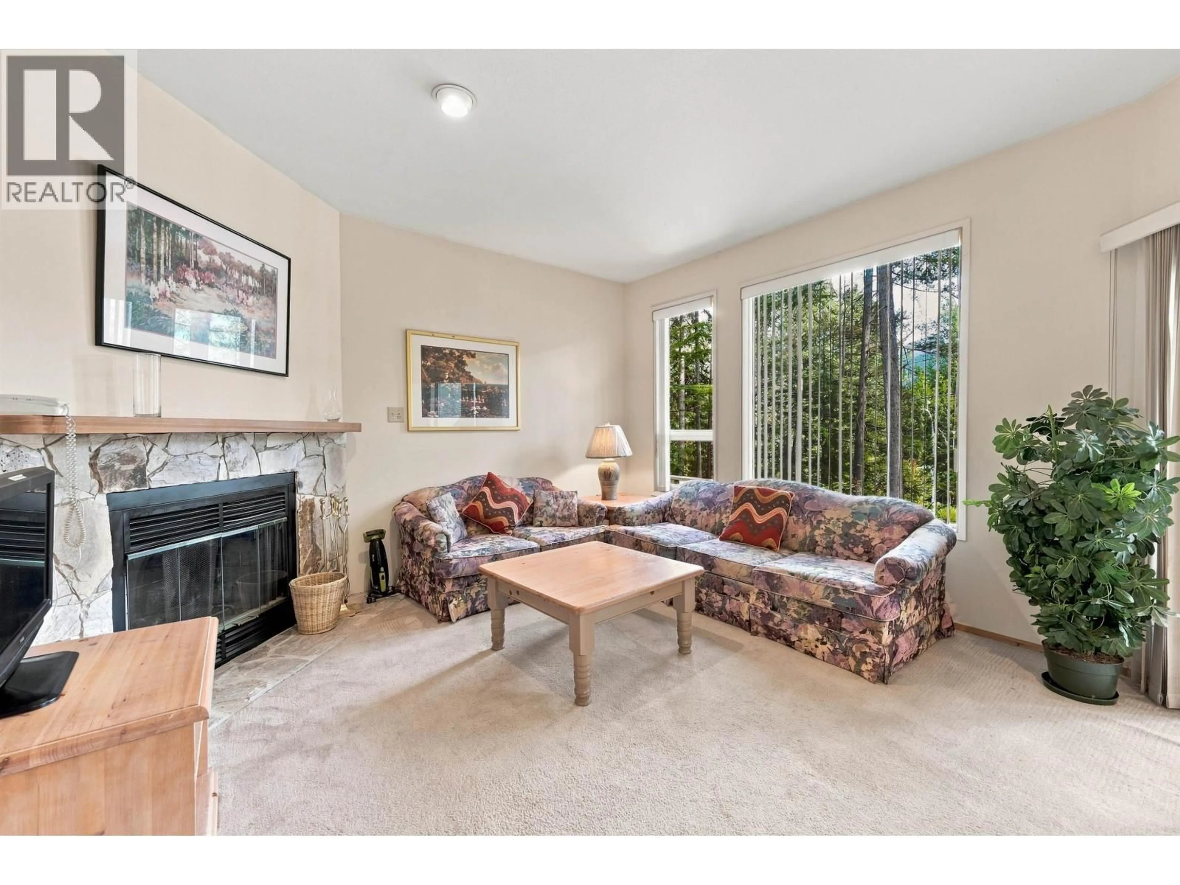 Living room with furniture, unknown for 62 - 6127 EAGLERIDGE CRESCENT, Whistler British Columbia V8E0W7