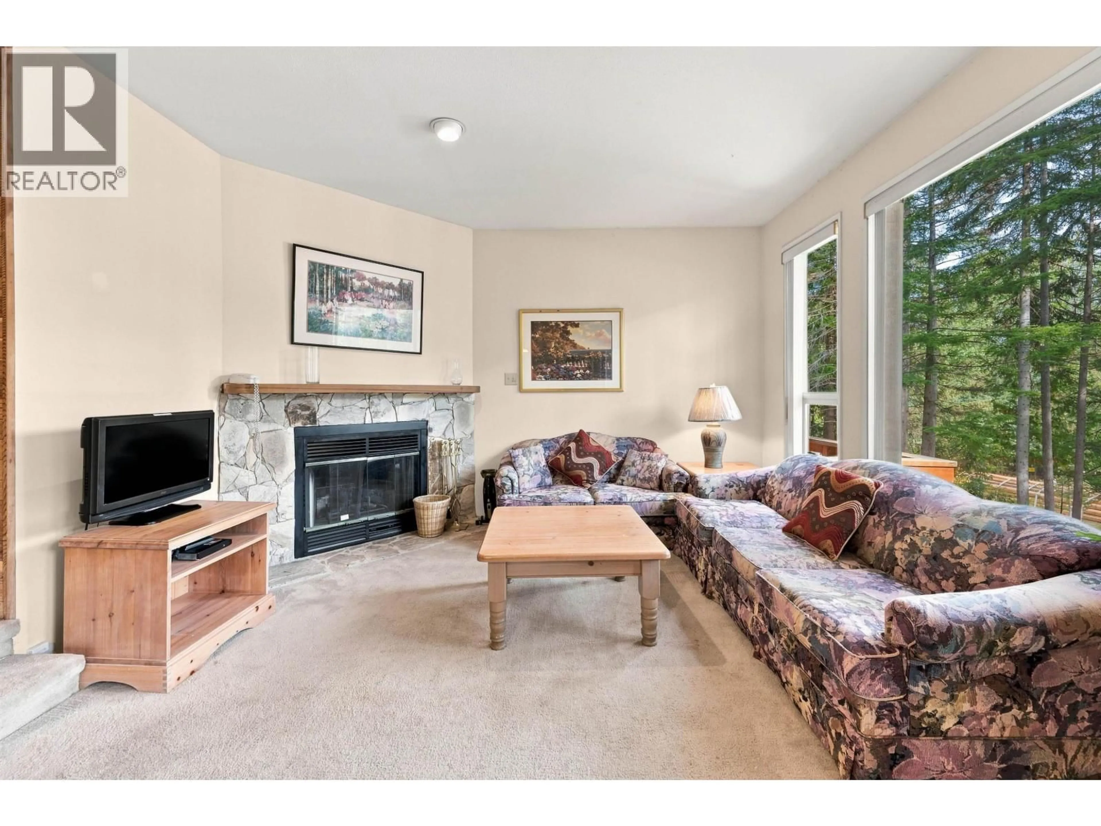 Living room with furniture, unknown for 62 - 6127 EAGLERIDGE CRESCENT, Whistler British Columbia V8E0W7