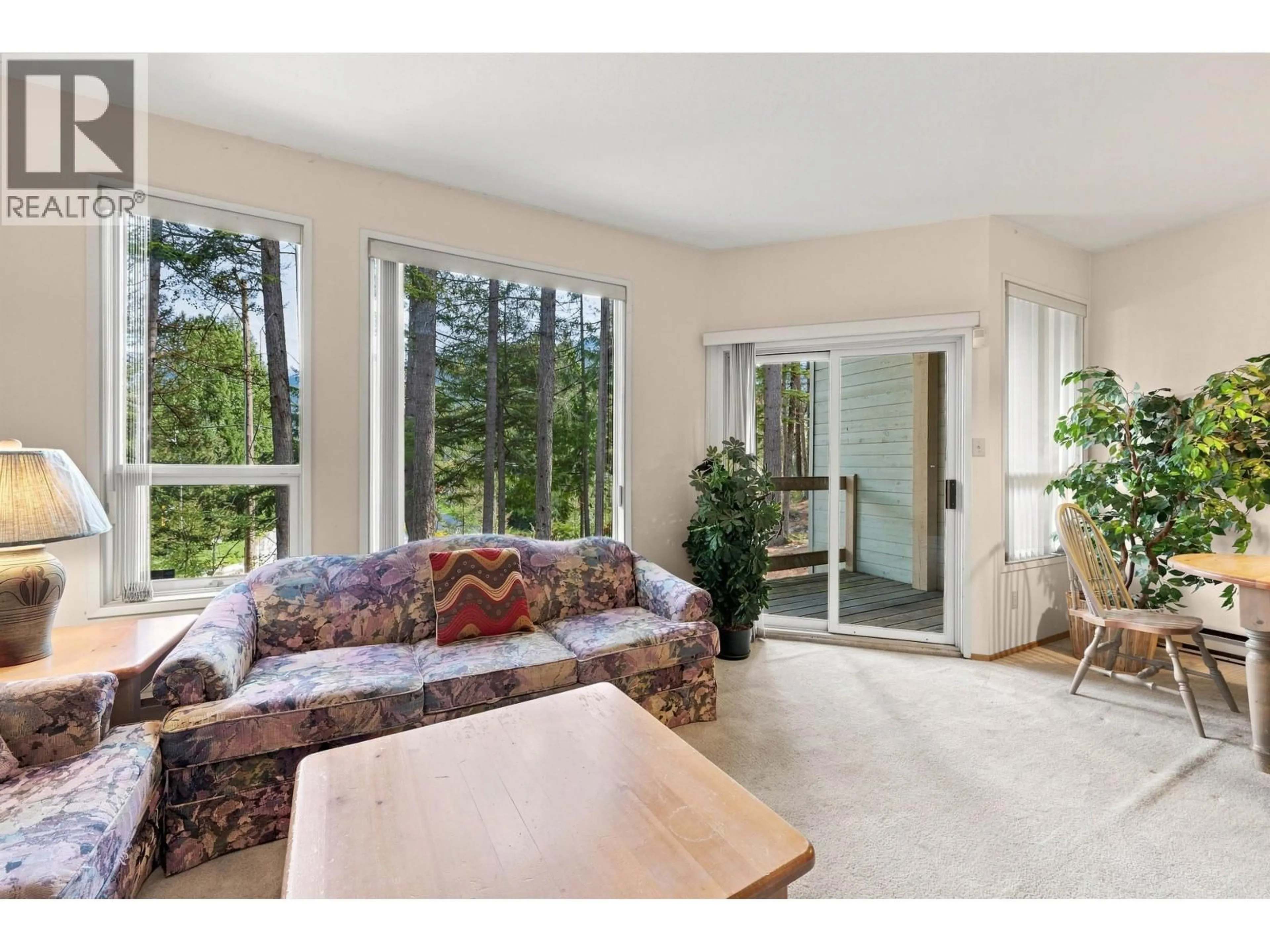 Living room with furniture, unknown for 62 - 6127 EAGLERIDGE CRESCENT, Whistler British Columbia V8E0W7