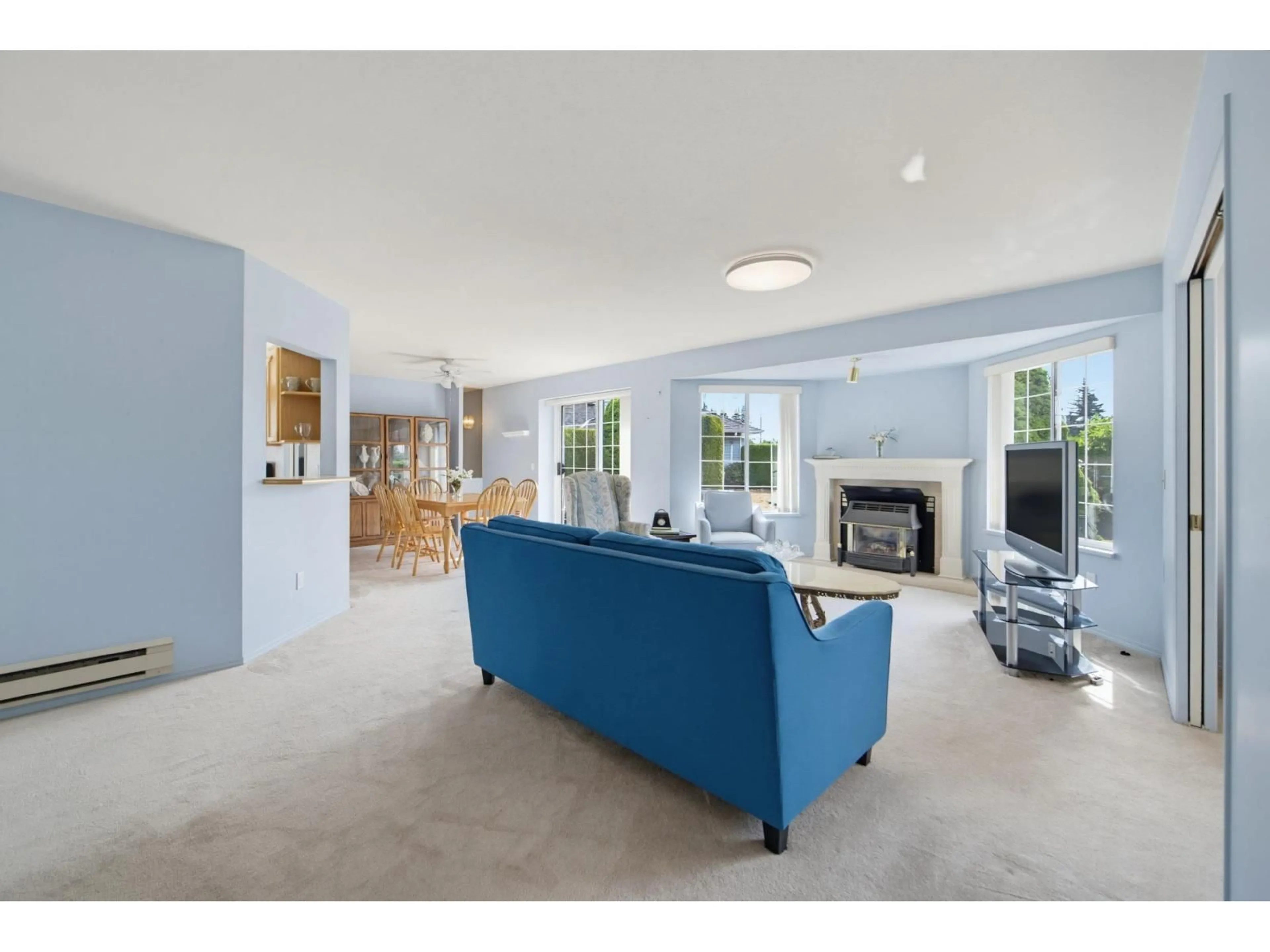 Living room with furniture, unknown for 131 - 1450 MCCALLUM ROAD, Abbotsford British Columbia V2S8A5