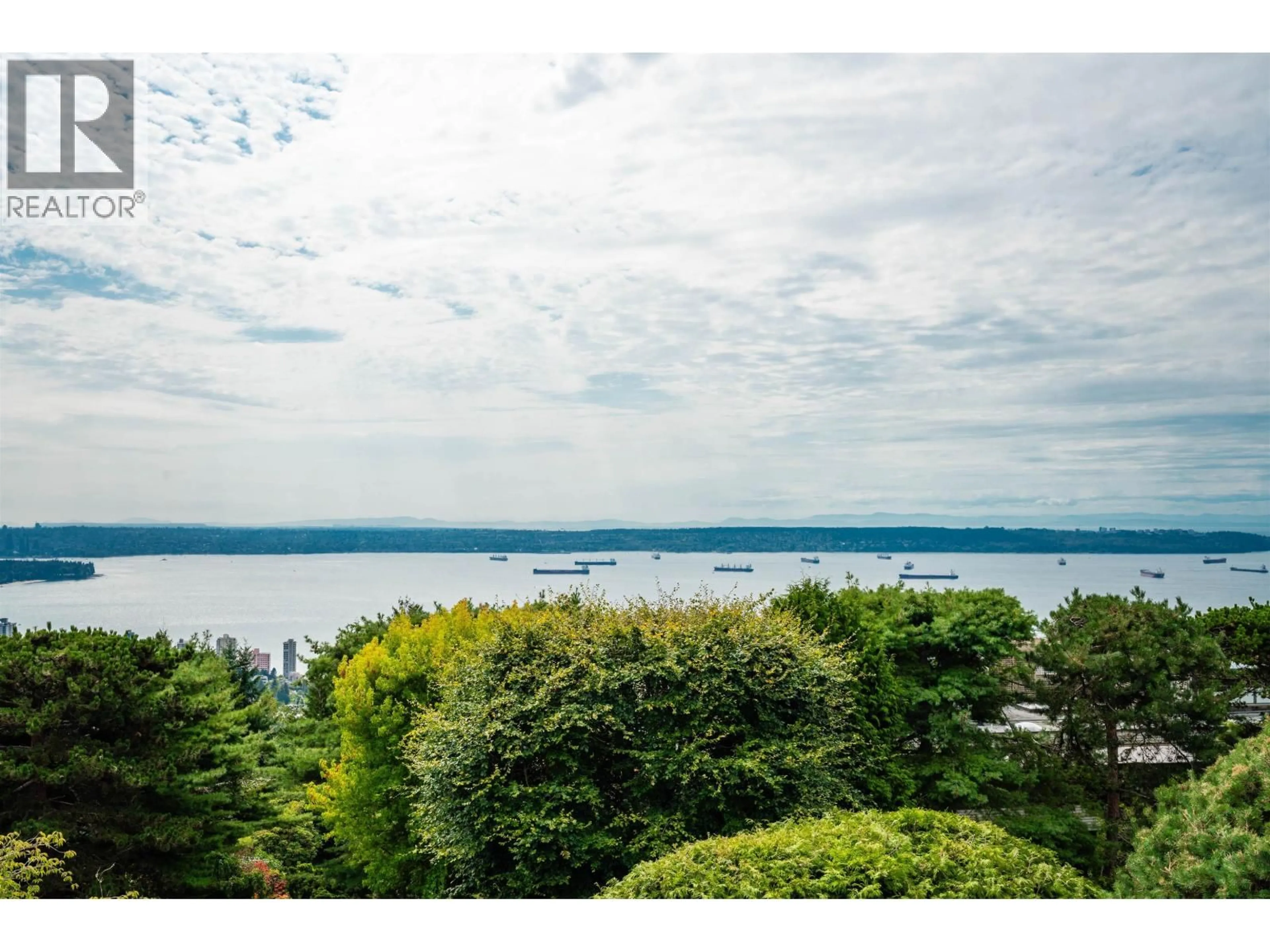 A pic from outside/outdoor area/front of a property/back of a property/a pic from drone, water/lake/river/ocean view for 1 - 2278 FOLKESTONE WAY, West Vancouver British Columbia V7S2X7